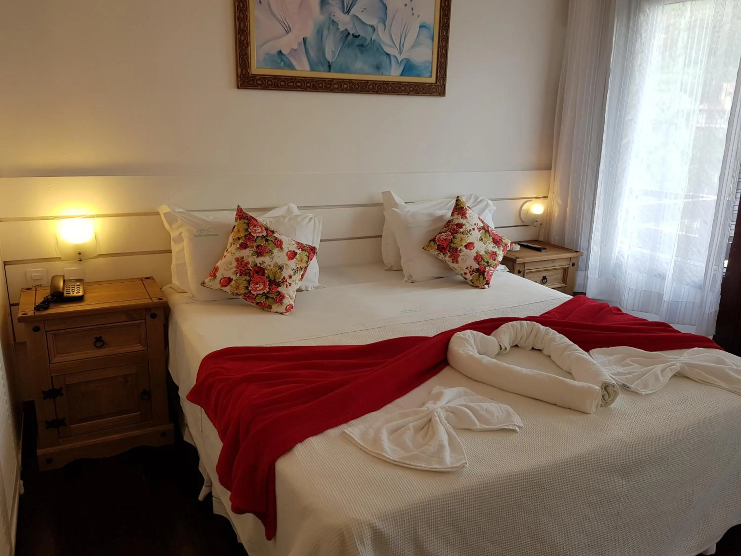 Bed in Coronado Inn Hotel