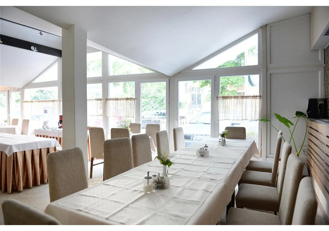 Restaurant/places to eat in Hotel Ambasador