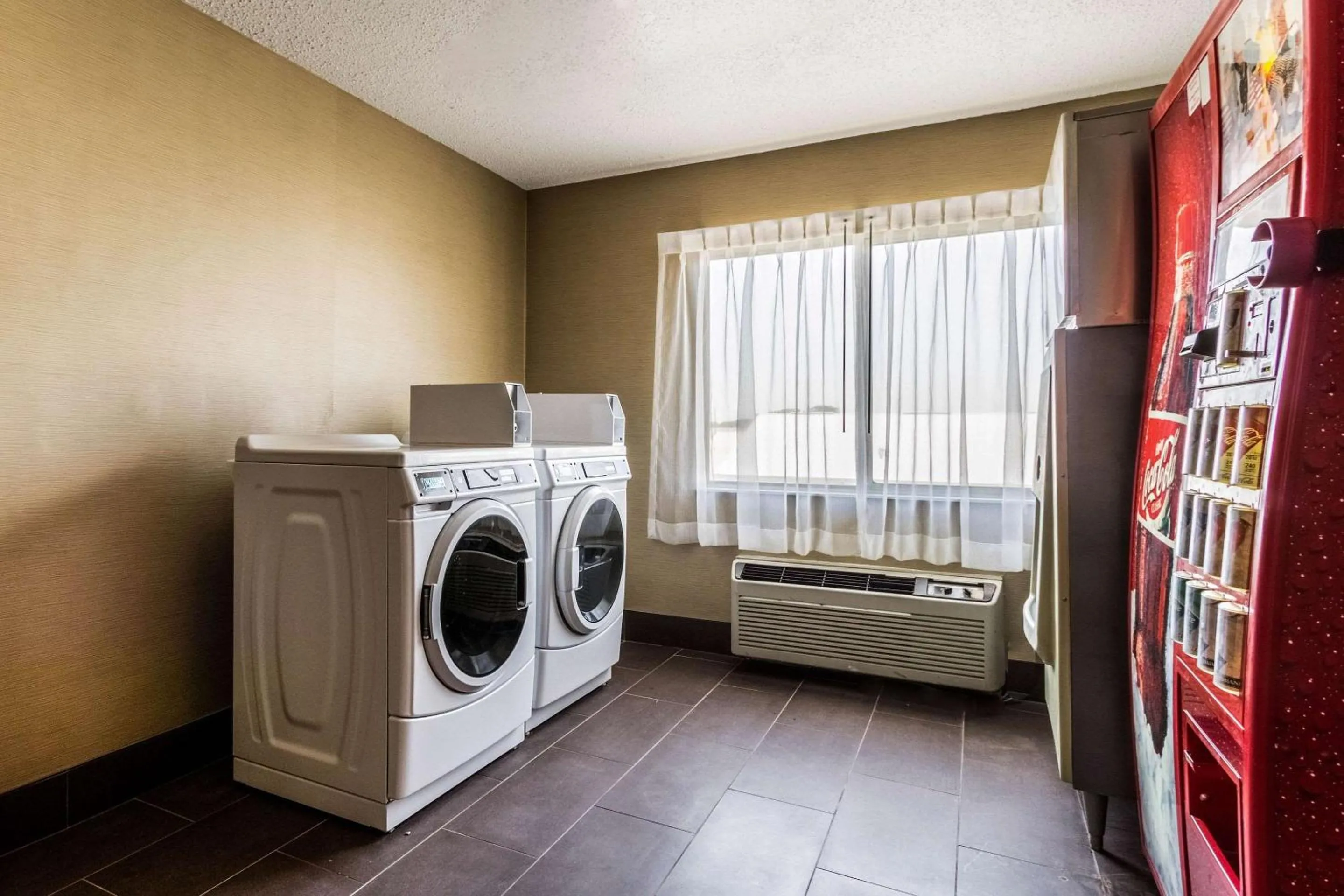 On site, Bed in Comfort Inn Norwalk - Sandusky