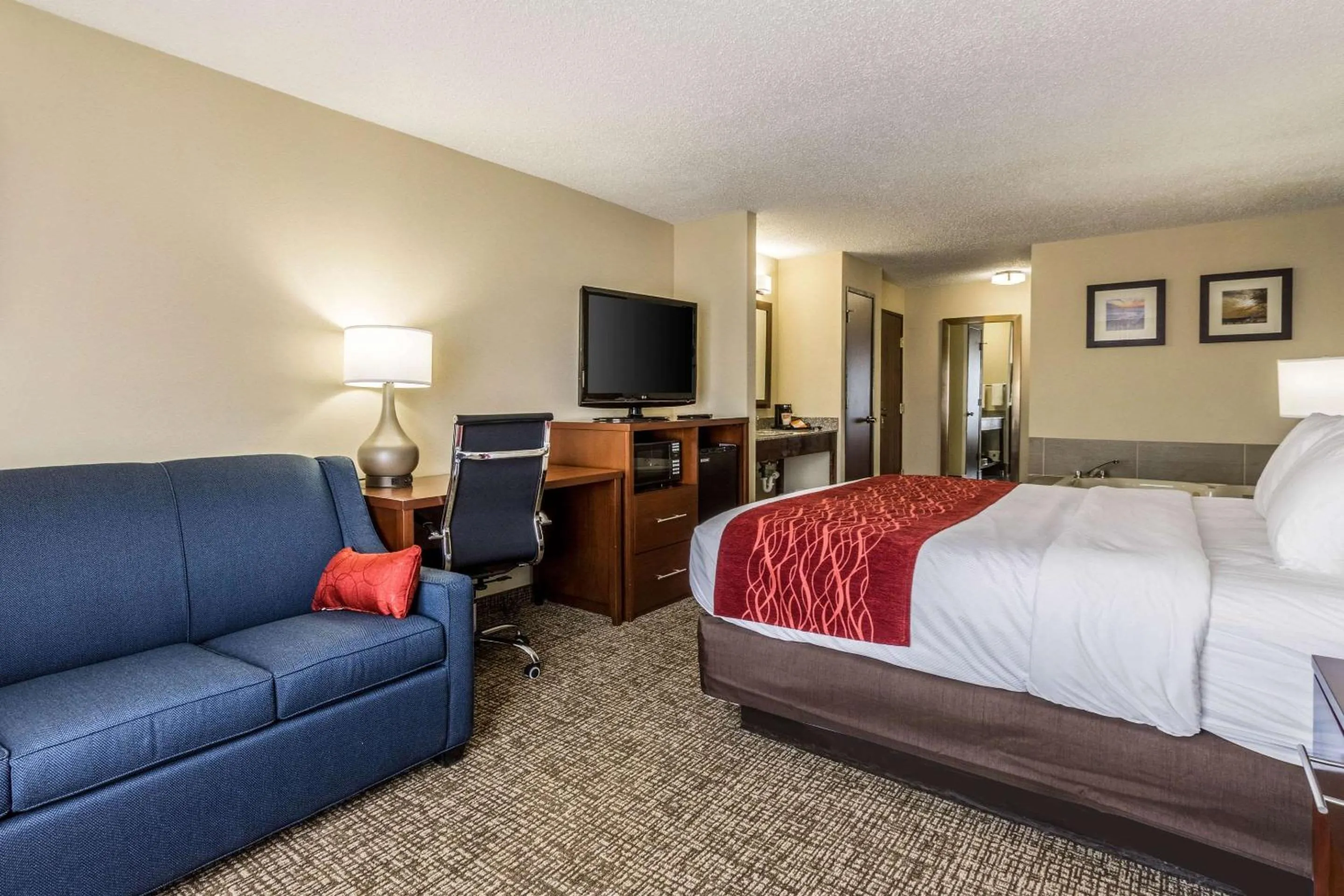 Photo of the whole room, Bed in Comfort Inn Norwalk - Sandusky