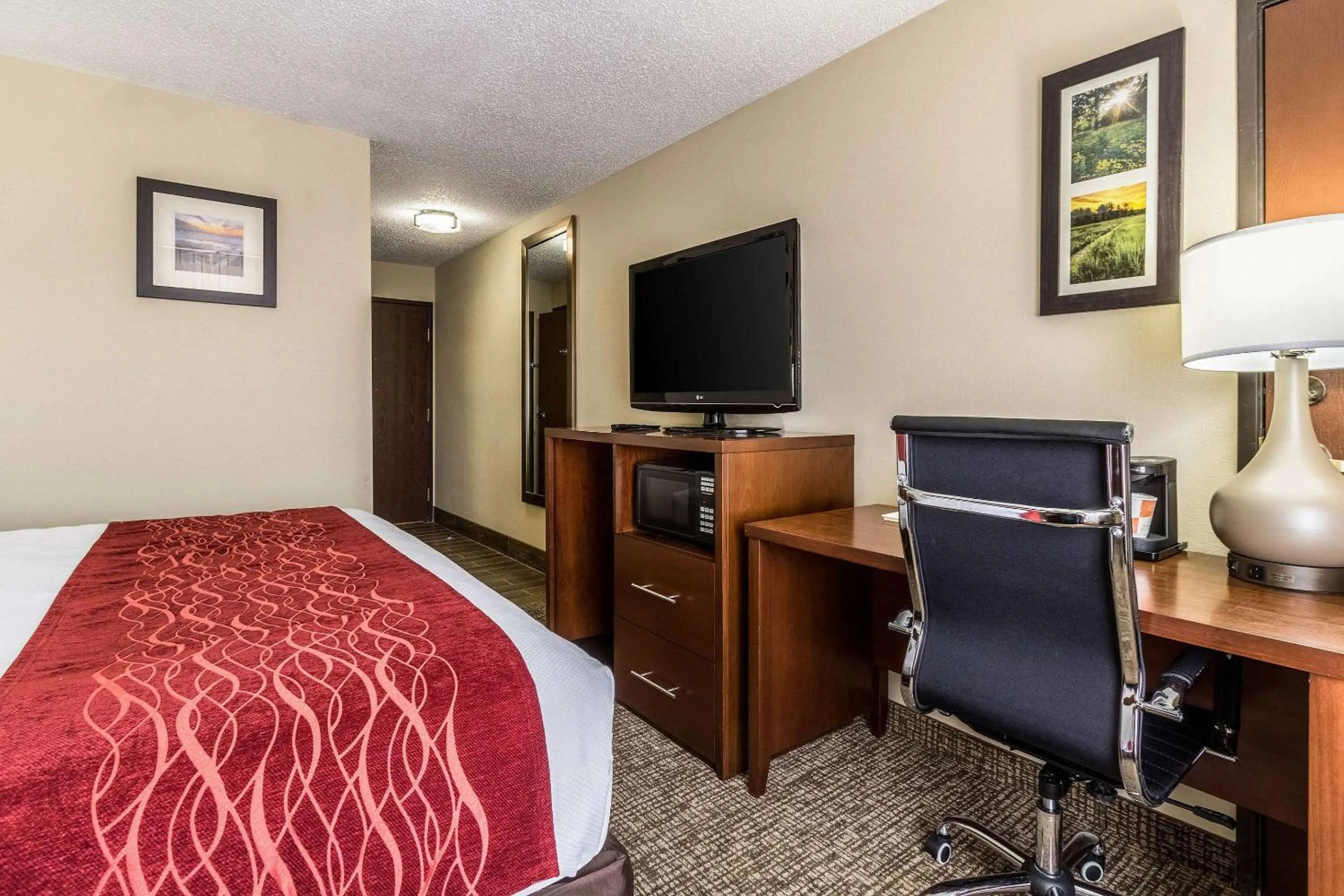 Photo of the whole room, Bed in Comfort Inn Norwalk - Sandusky