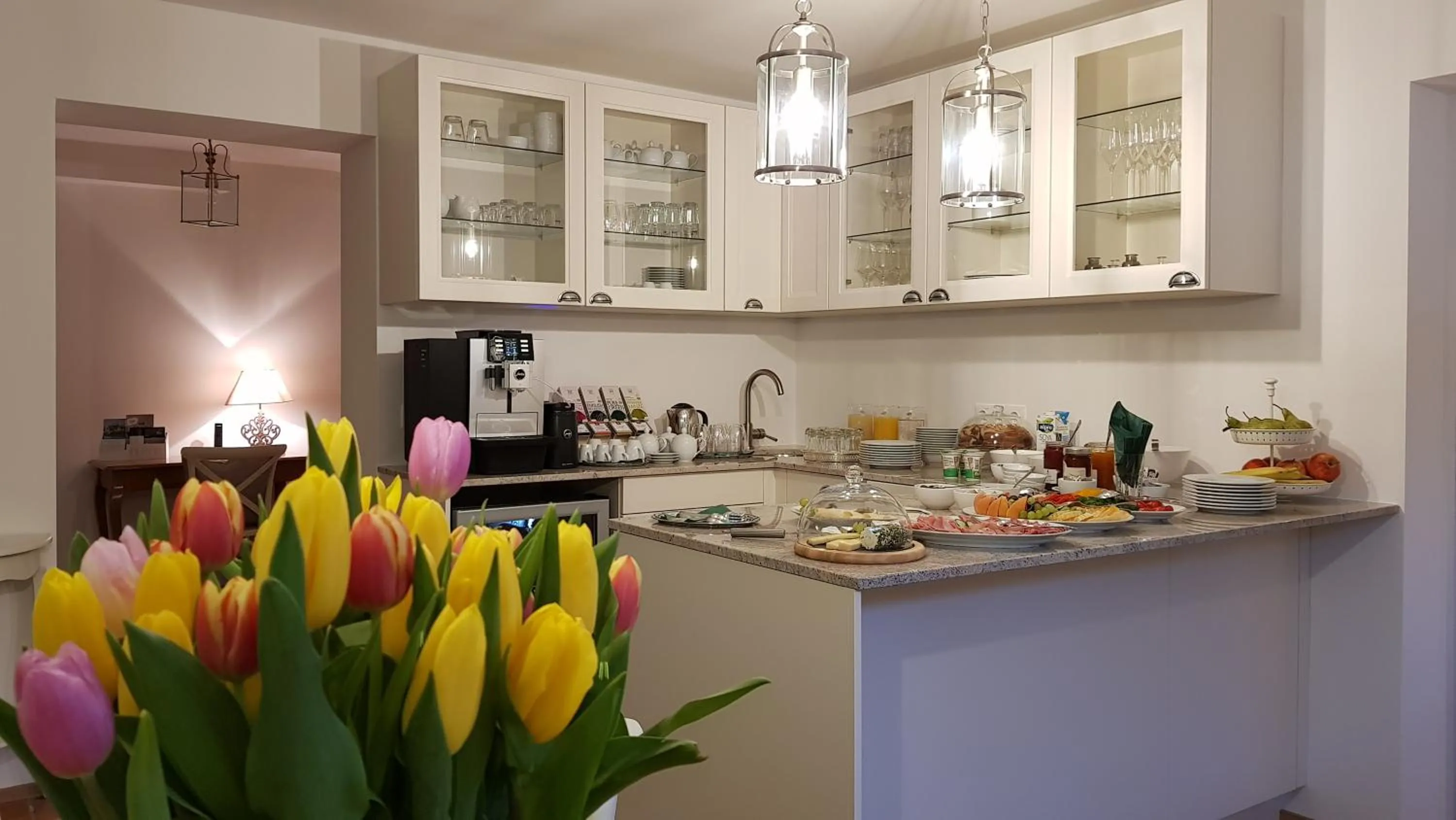 Food and drinks in The Little Guesthouse