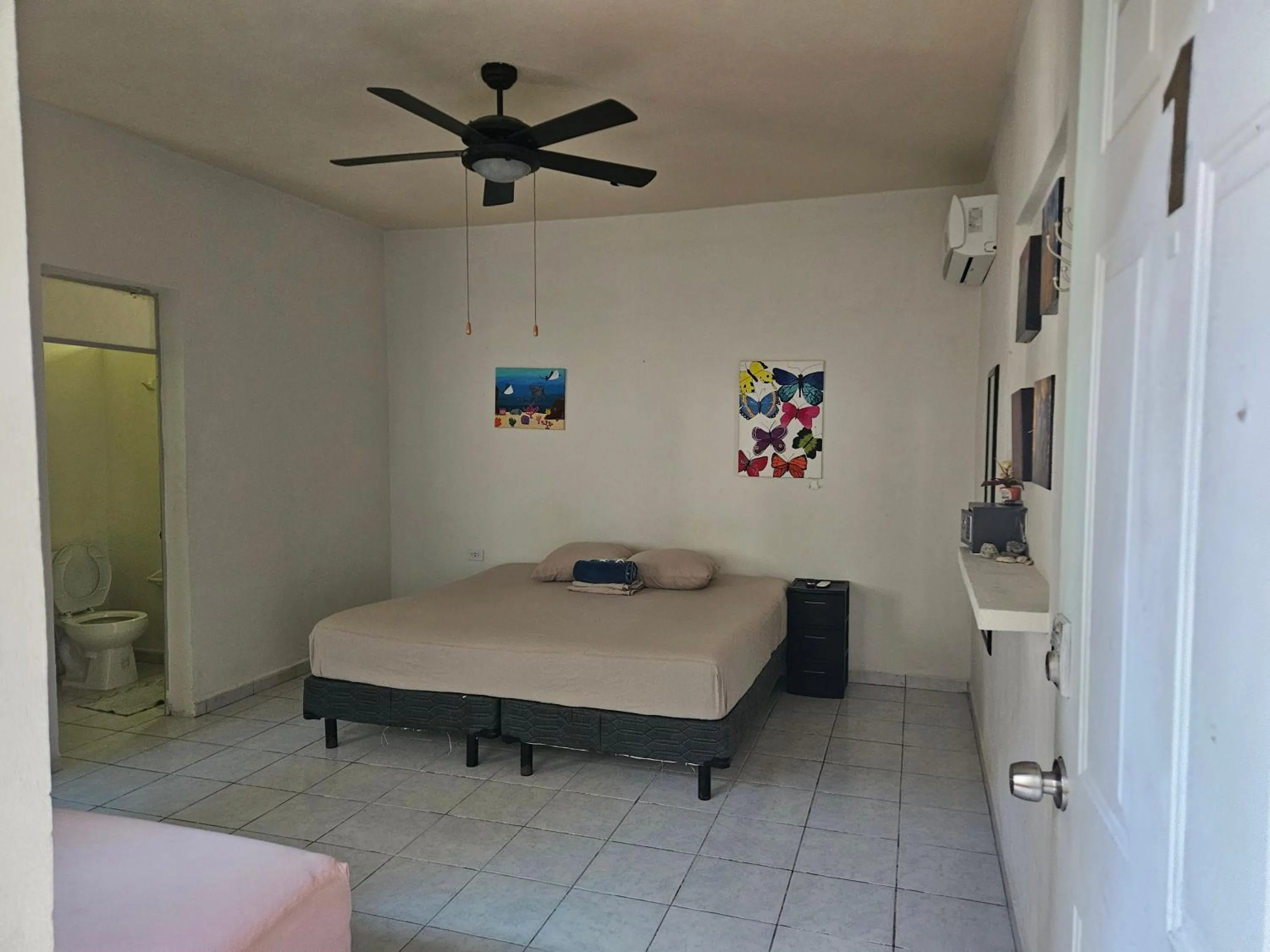 Photo of the whole room, Bed in El Padrino