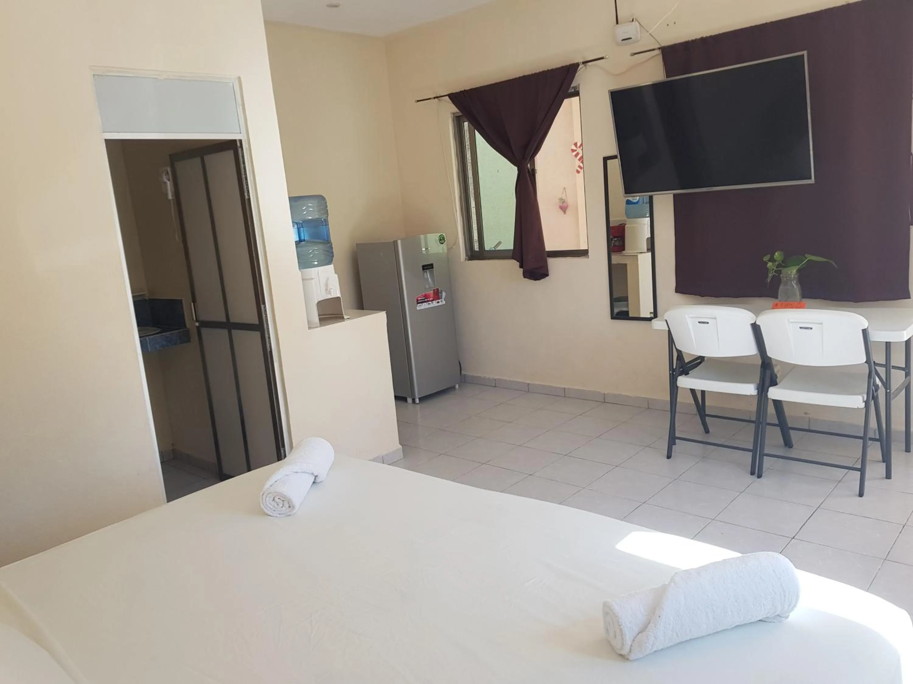 Communal lounge/ TV room, Bed in El Padrino