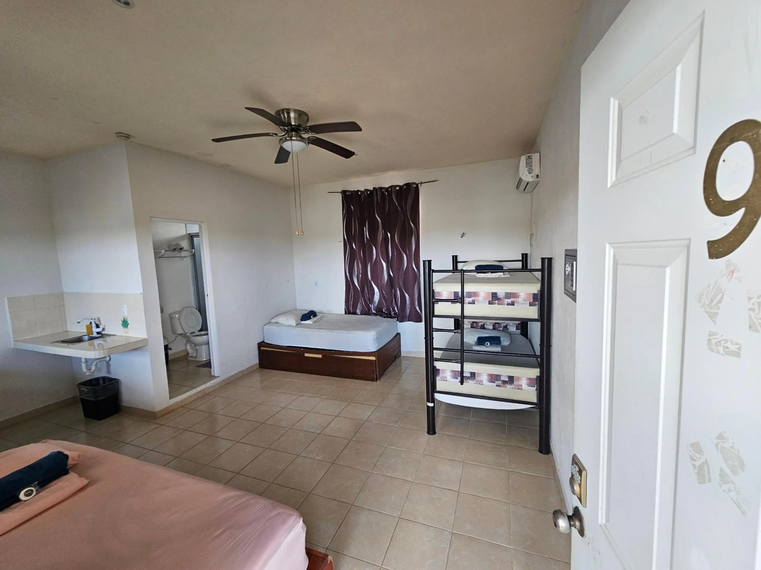 Photo of the whole room, Bed in El Padrino