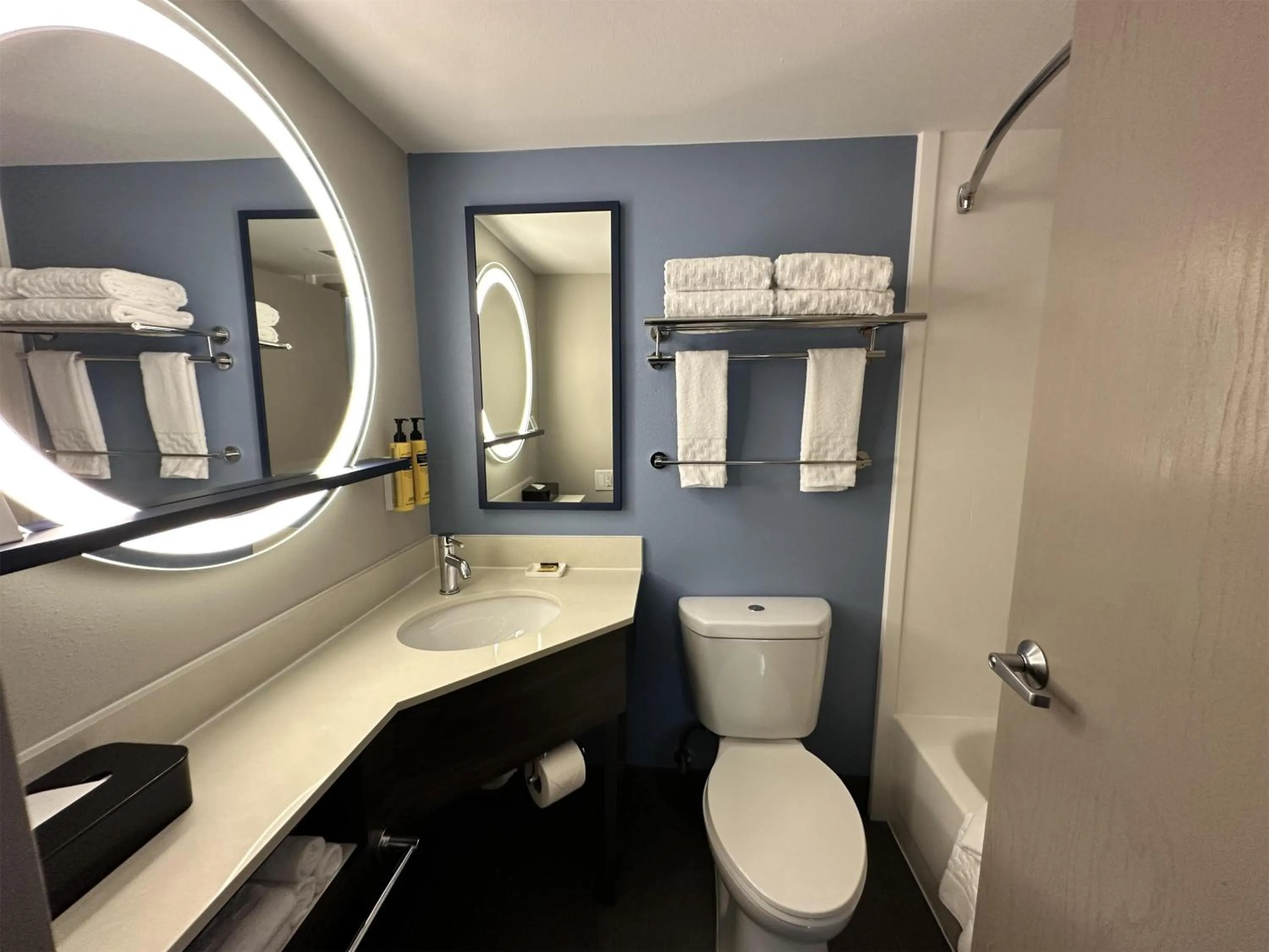 Bathroom in Best Western Plus Downtown Tacoma