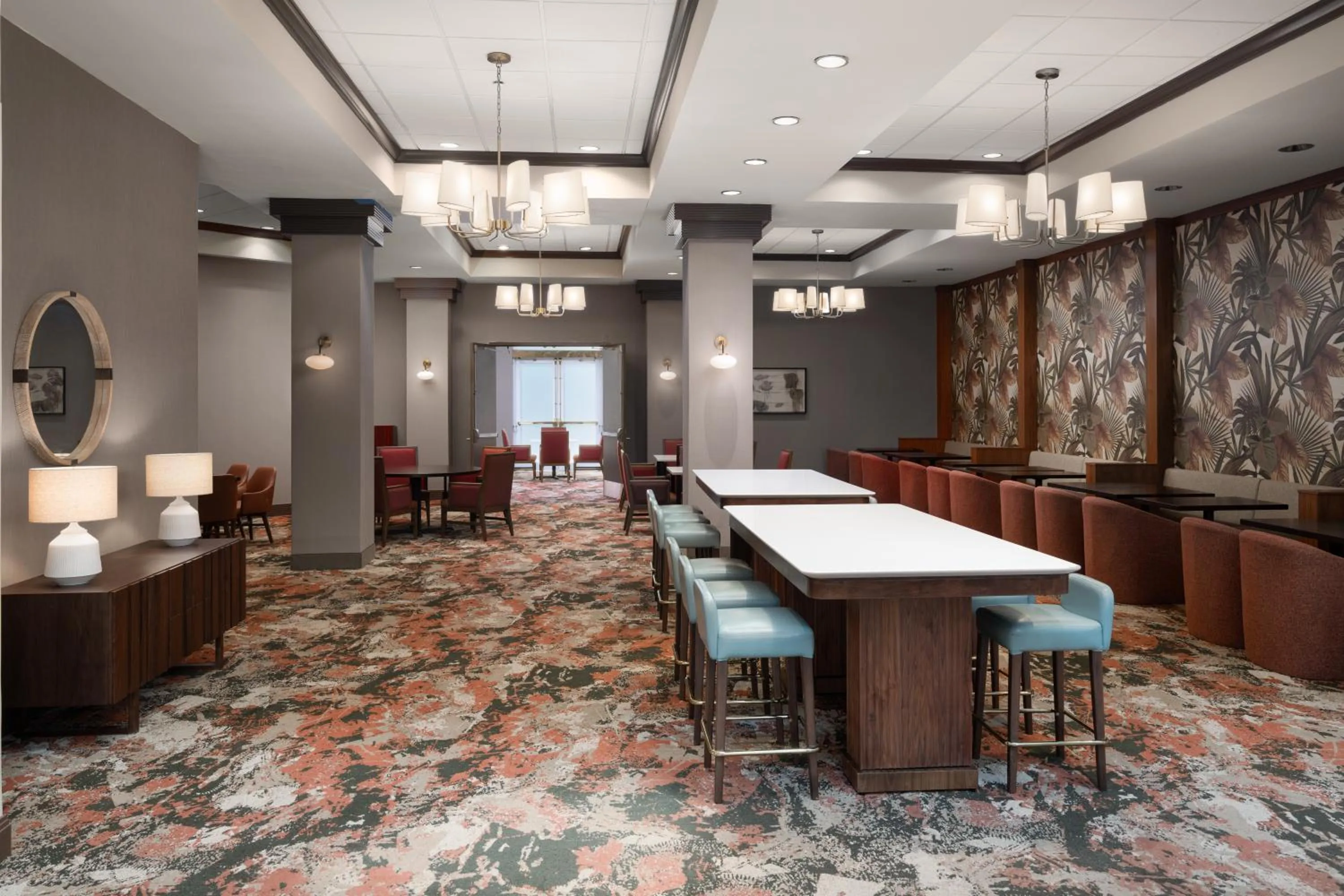Dining area in Embassy Suites North Charleston Airport Hotel Convention
