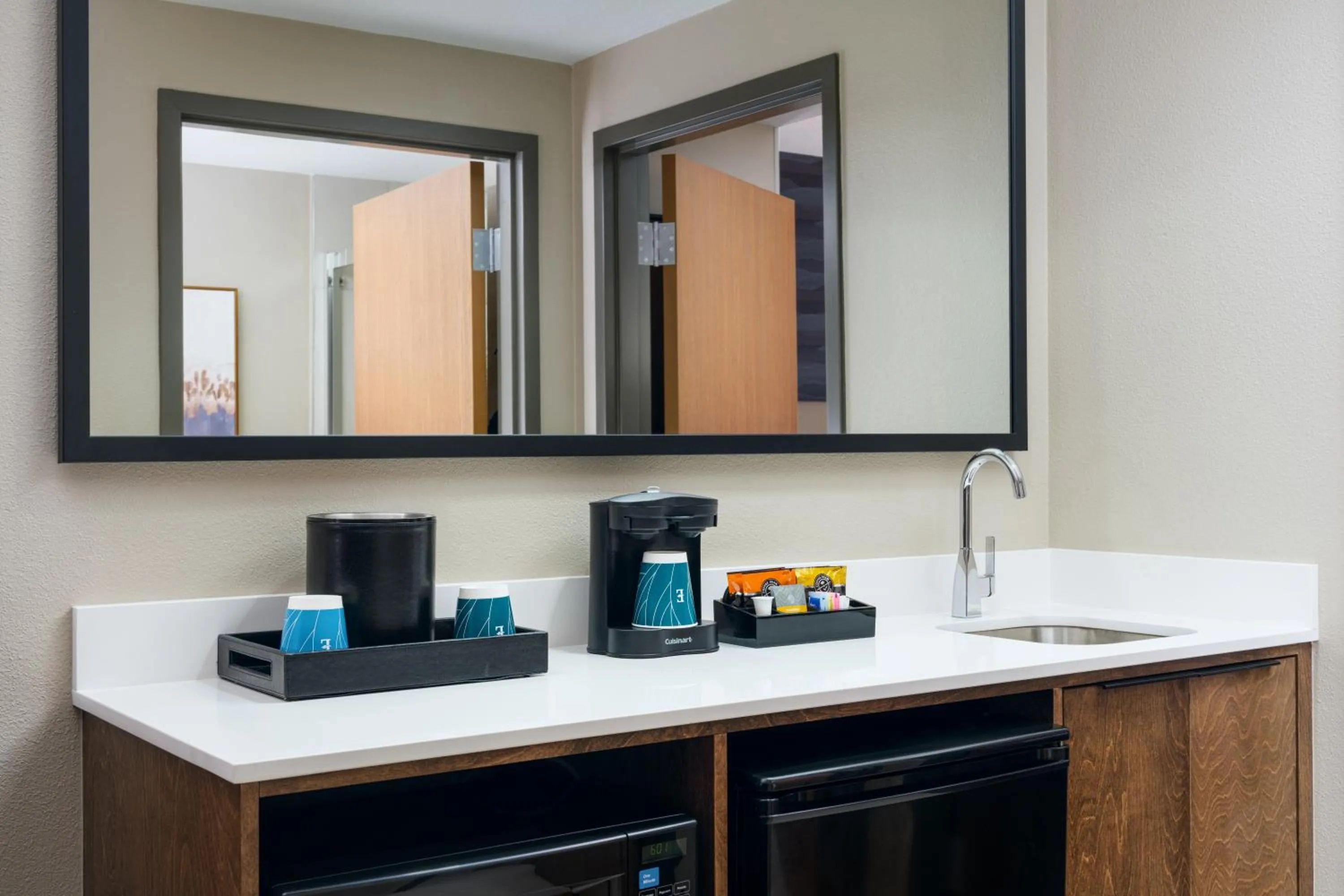 Bedroom in Embassy Suites North Charleston Airport Hotel Convention