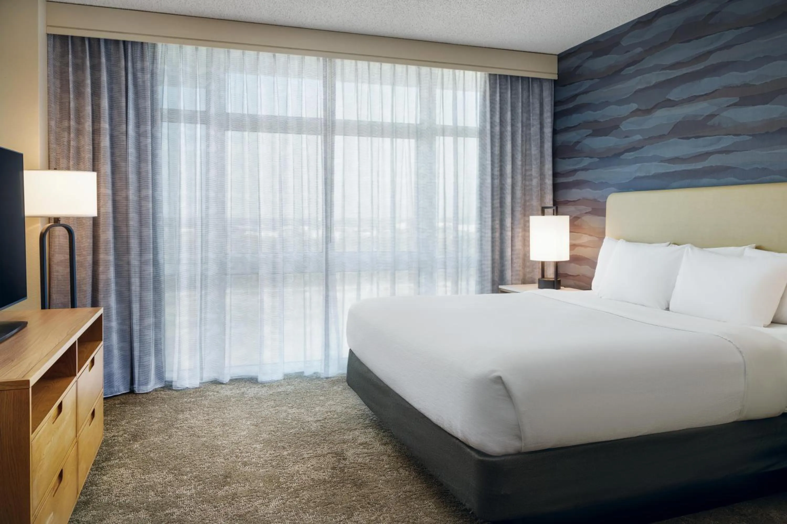 Bed in Embassy Suites North Charleston Airport Hotel Convention