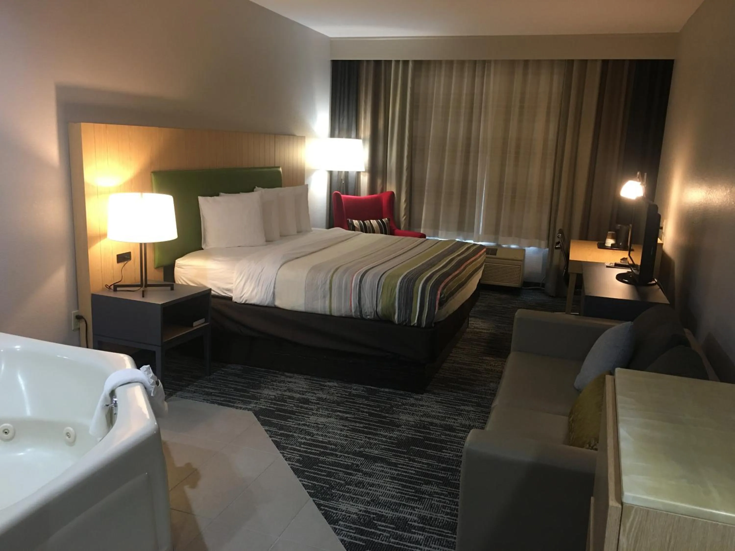 Bed in Country Inn & Suites by Radisson, Rock Hill, SC