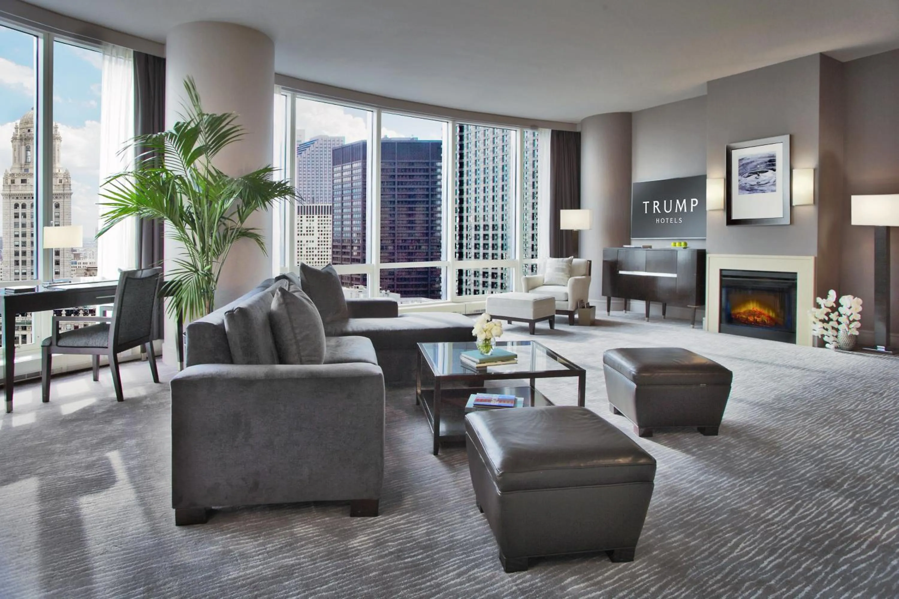Living room in Trump International Hotel & Tower Chicago
