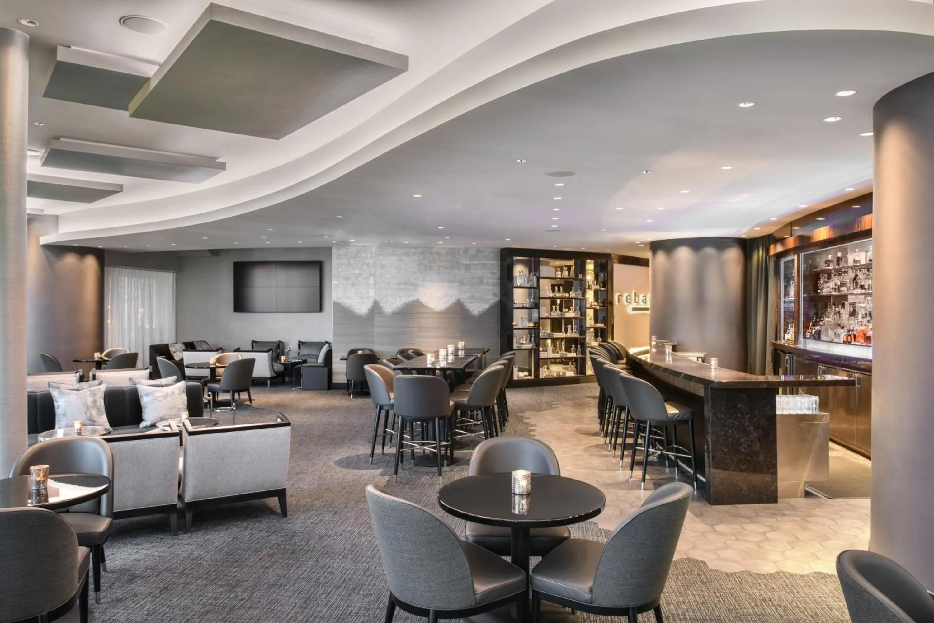 Lounge or bar in Trump International Hotel & Tower Chicago