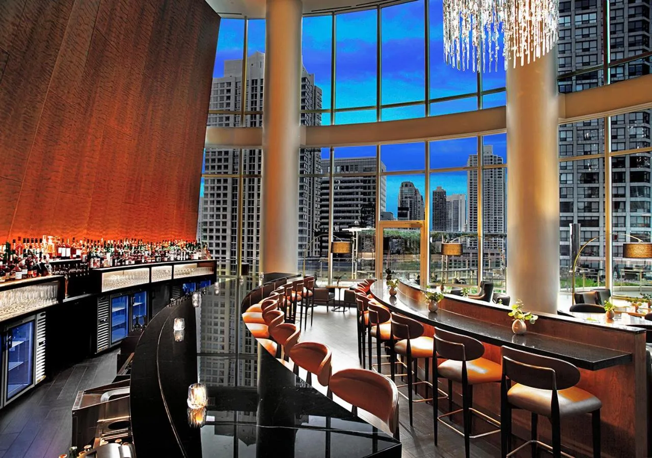 Lounge or bar in Trump International Hotel & Tower Chicago