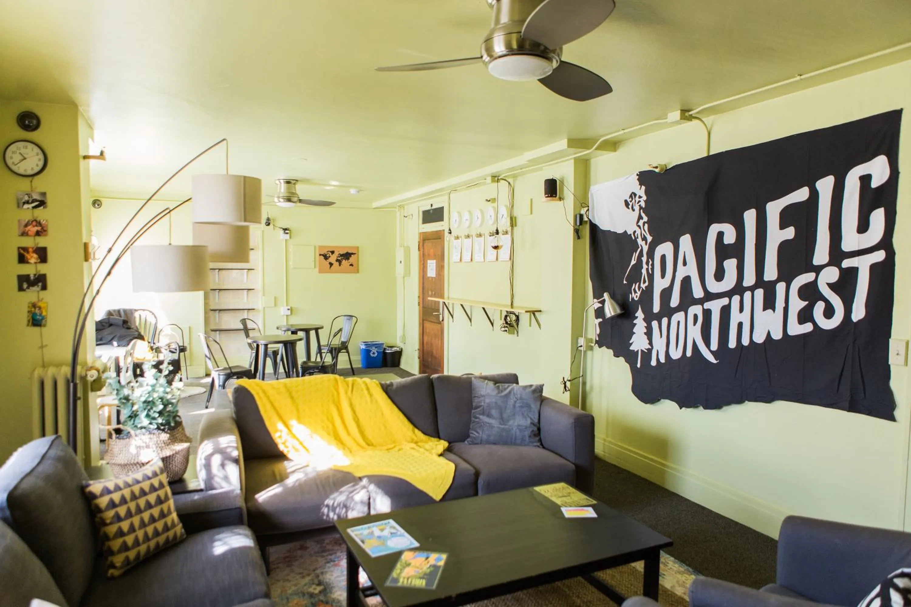 Communal lounge/ TV room in American Hotel Hostel