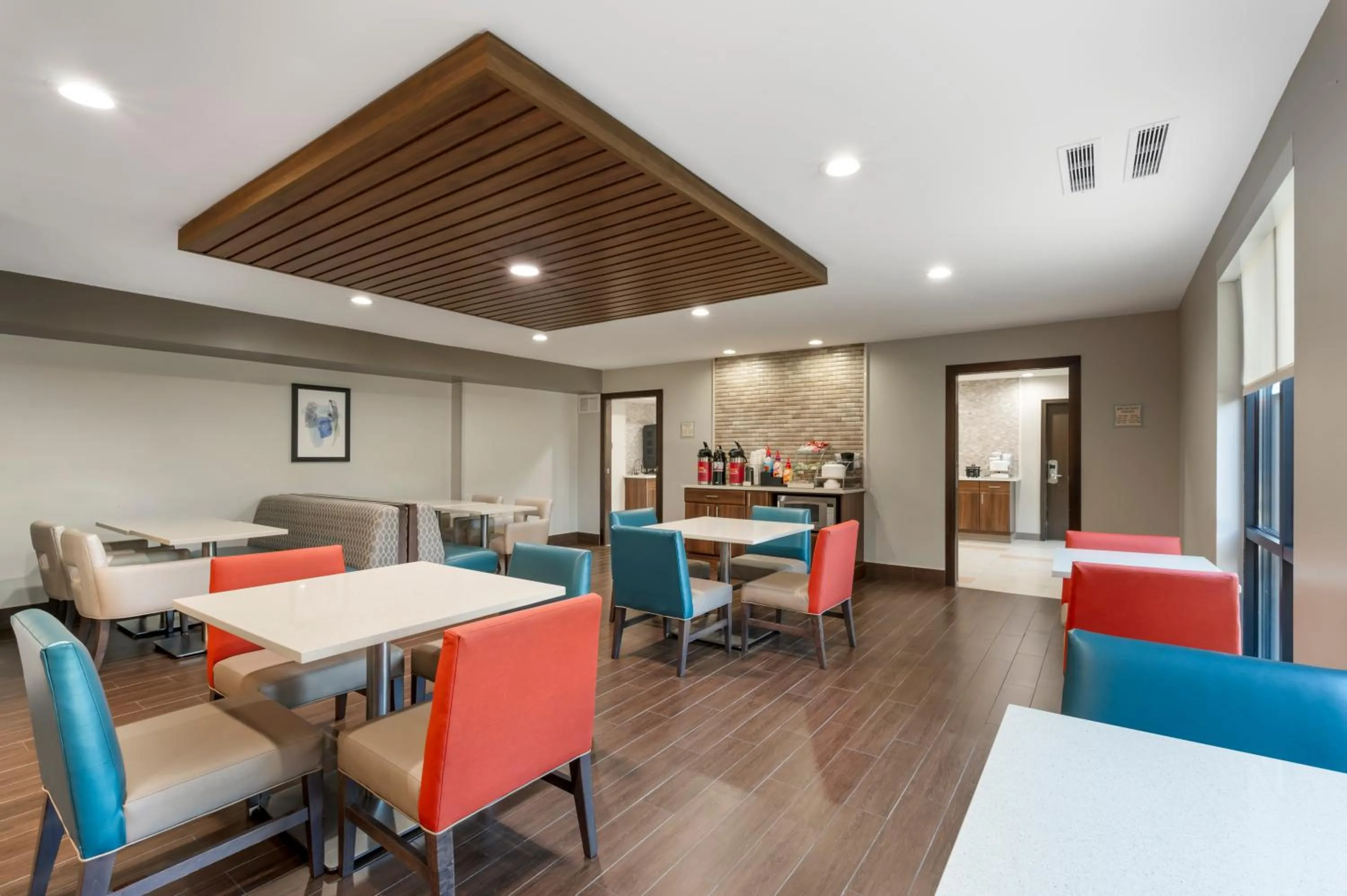 Breakfast in Best Western Plus Lafayette Hotel University Area