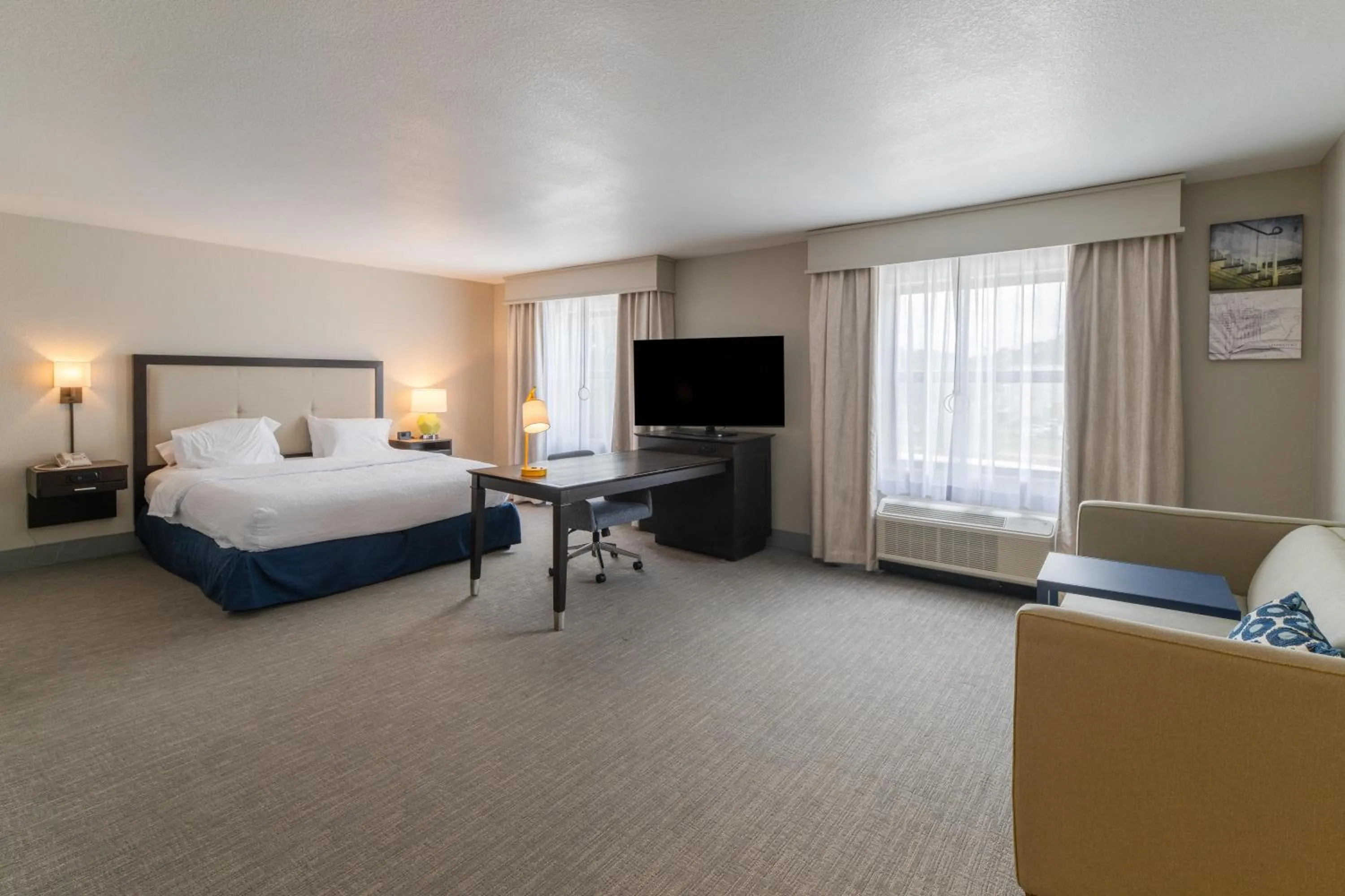 Bedroom, Bed in Hampton Inn & Suites-Florence Downtown