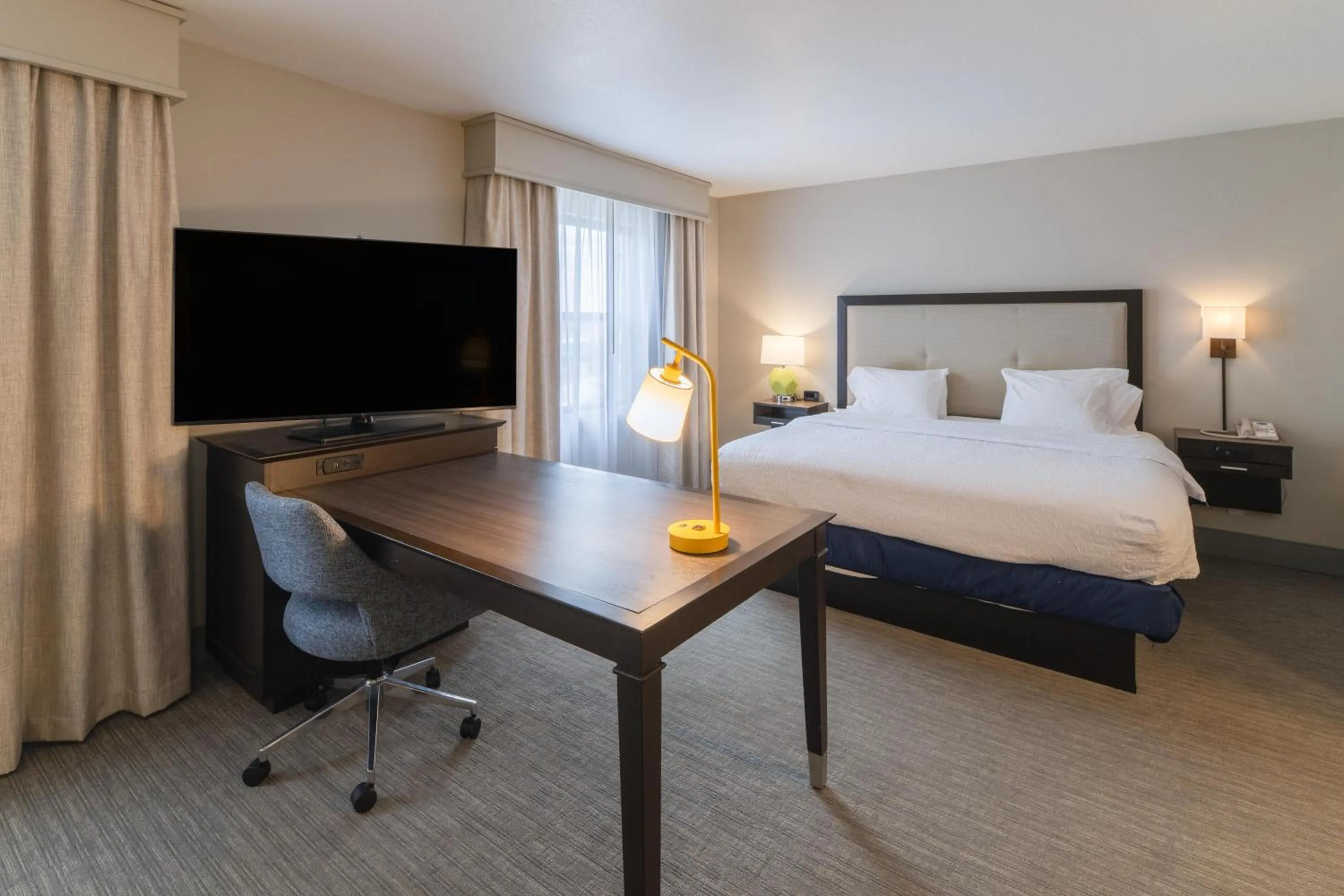 Bedroom, Bed in Hampton Inn & Suites-Florence Downtown