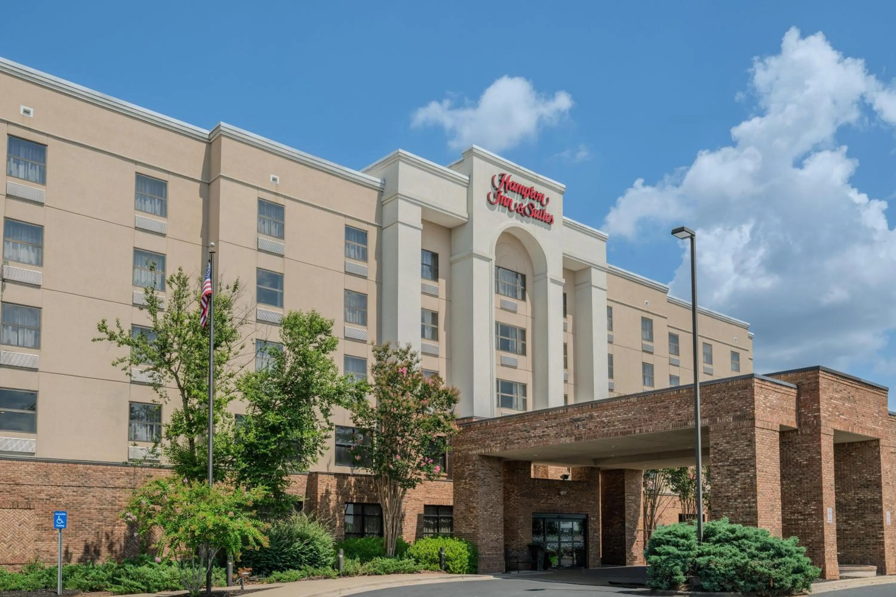 Property building in Hampton Inn & Suites-Florence Downtown