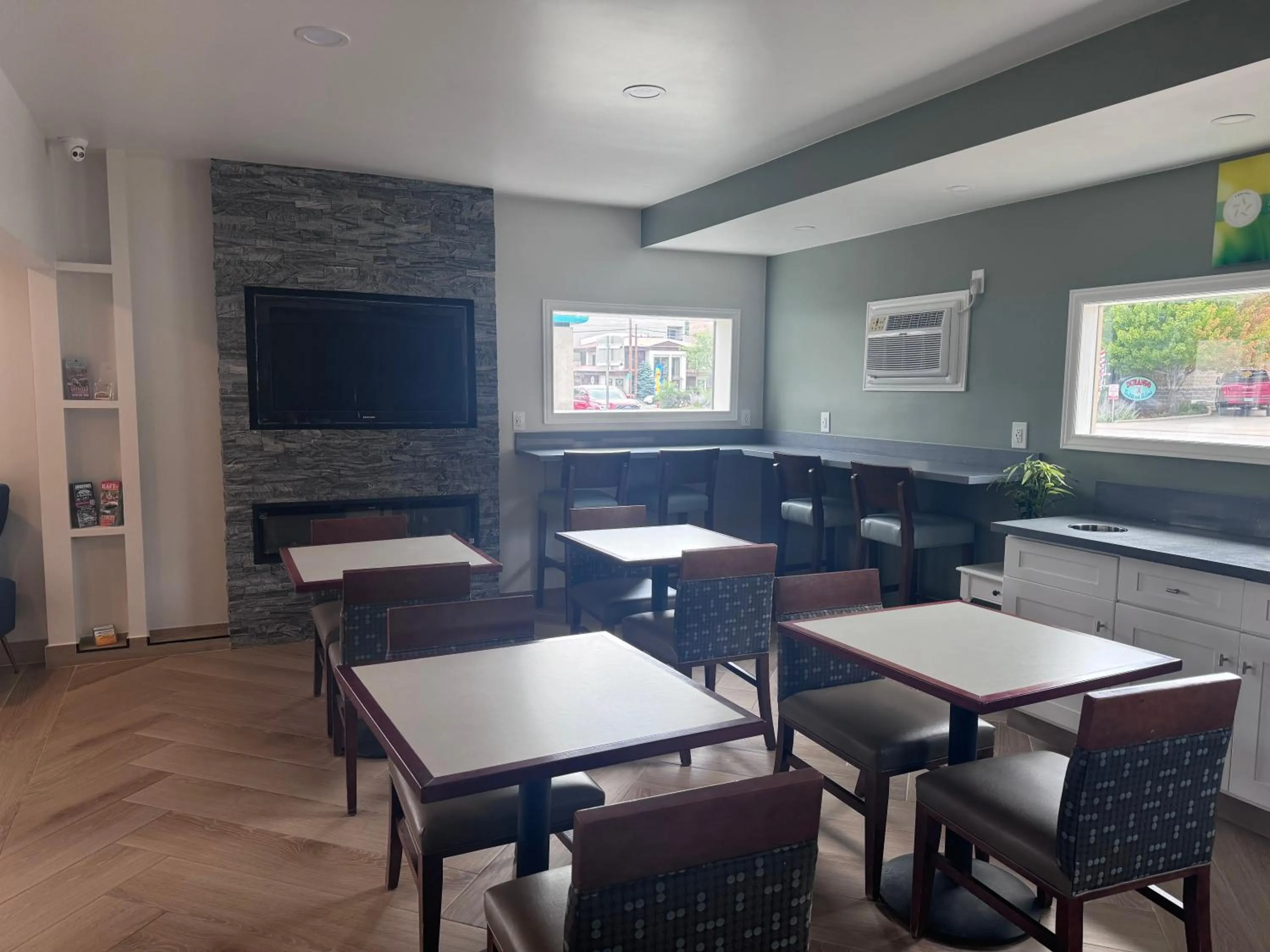 Seating area in Quality Inn Durango