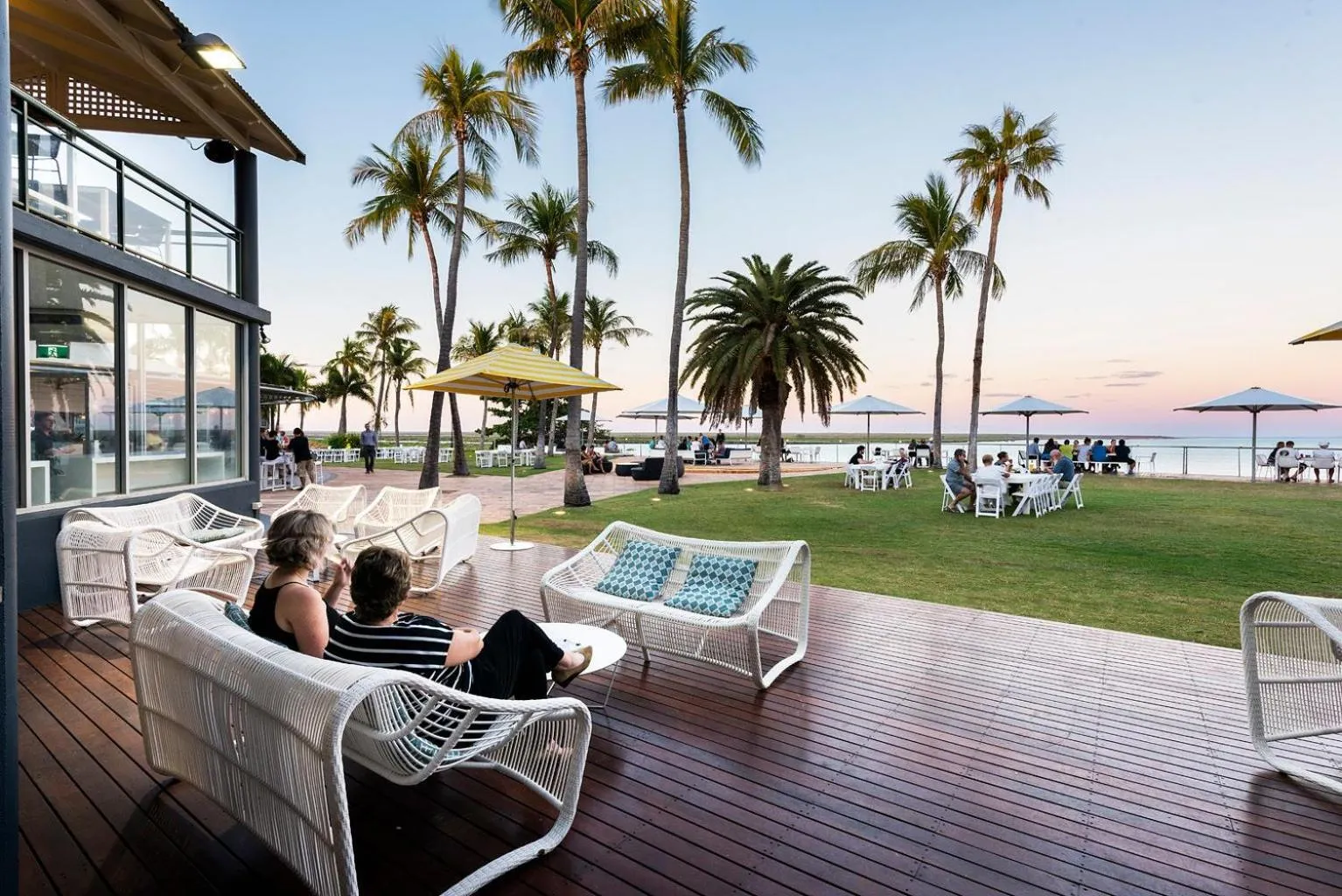 Restaurant/places to eat in Mangrove Hotel