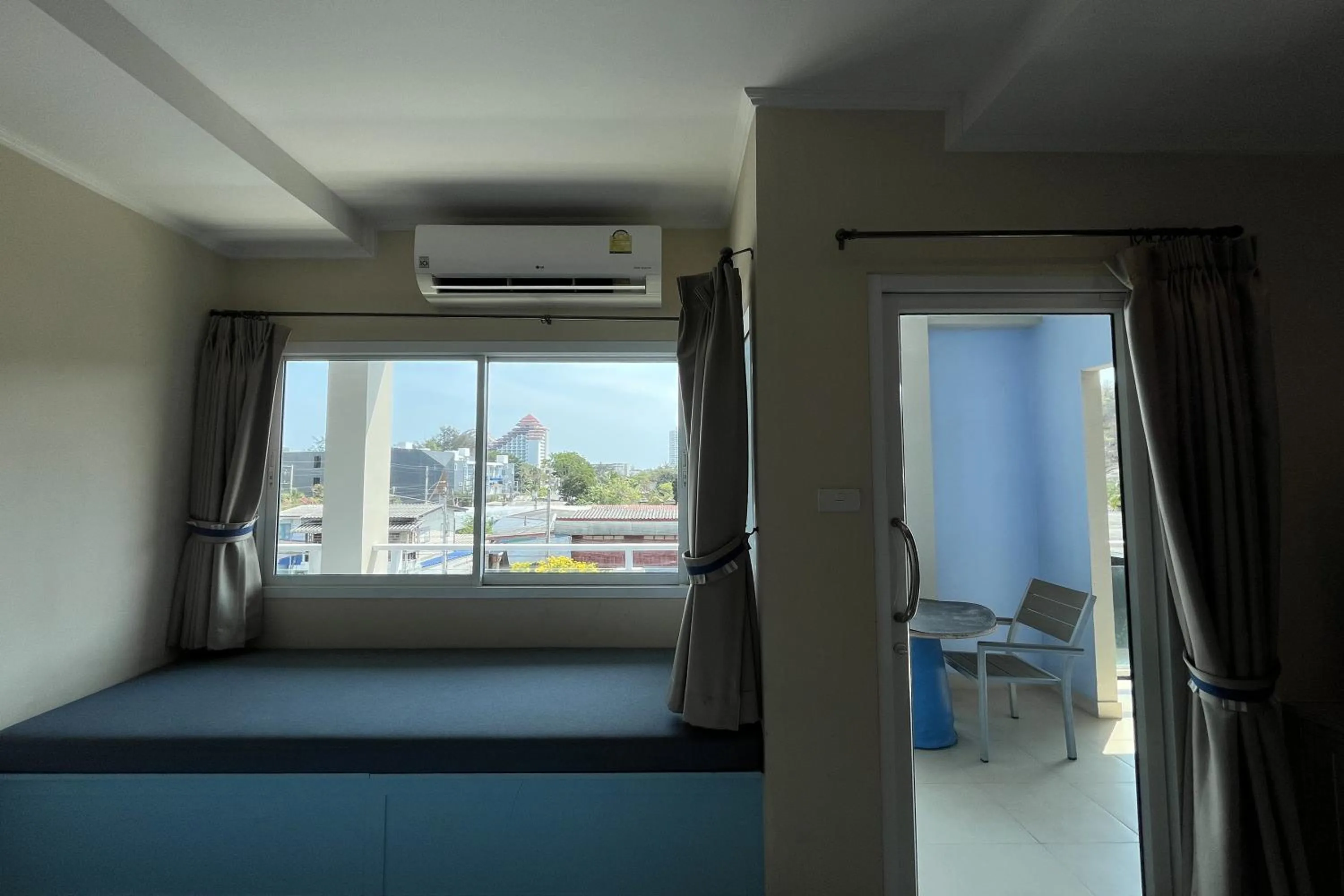 Bedroom, Bed in Surf & Sand Resort