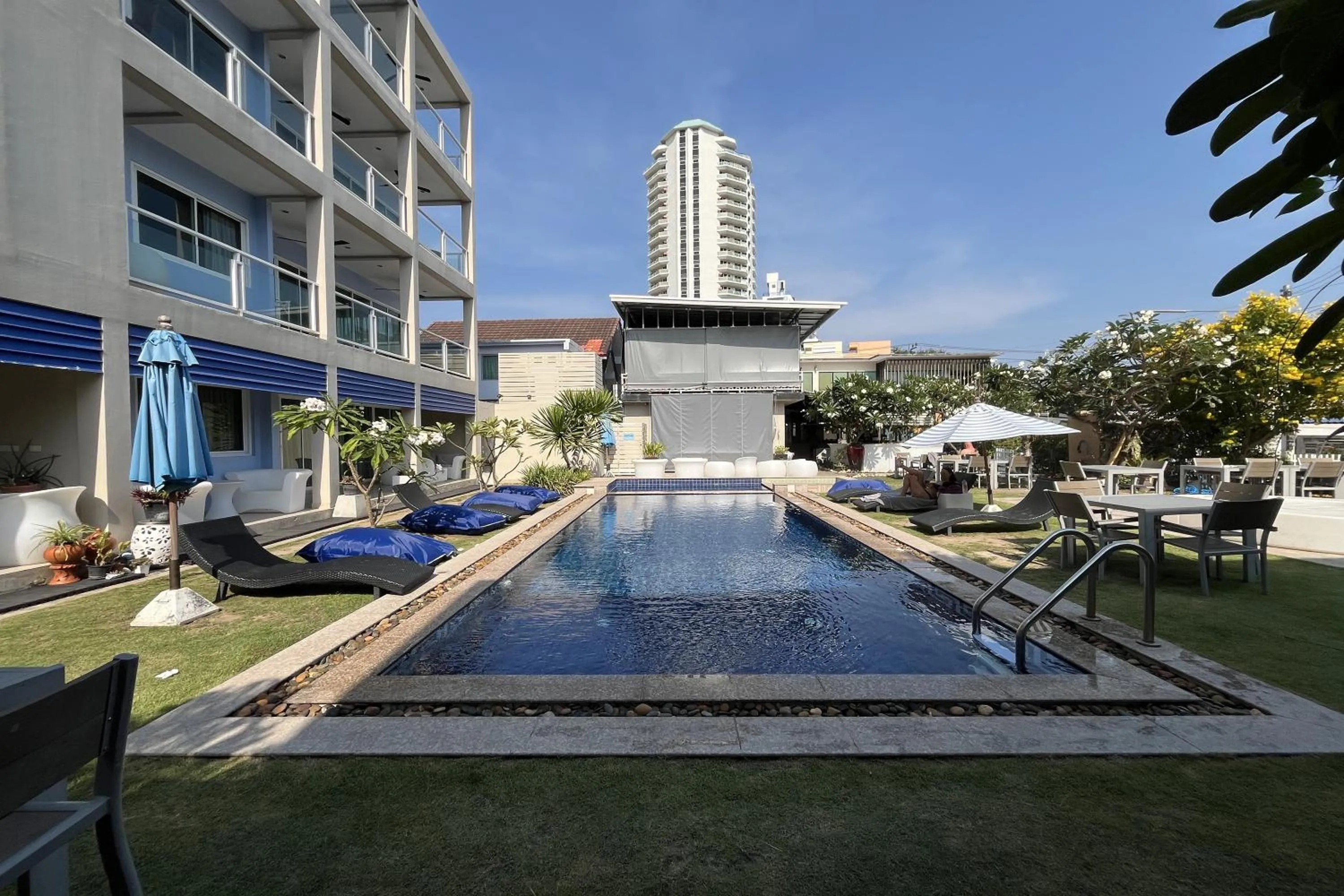 Swimming pool in Surf & Sand Resort