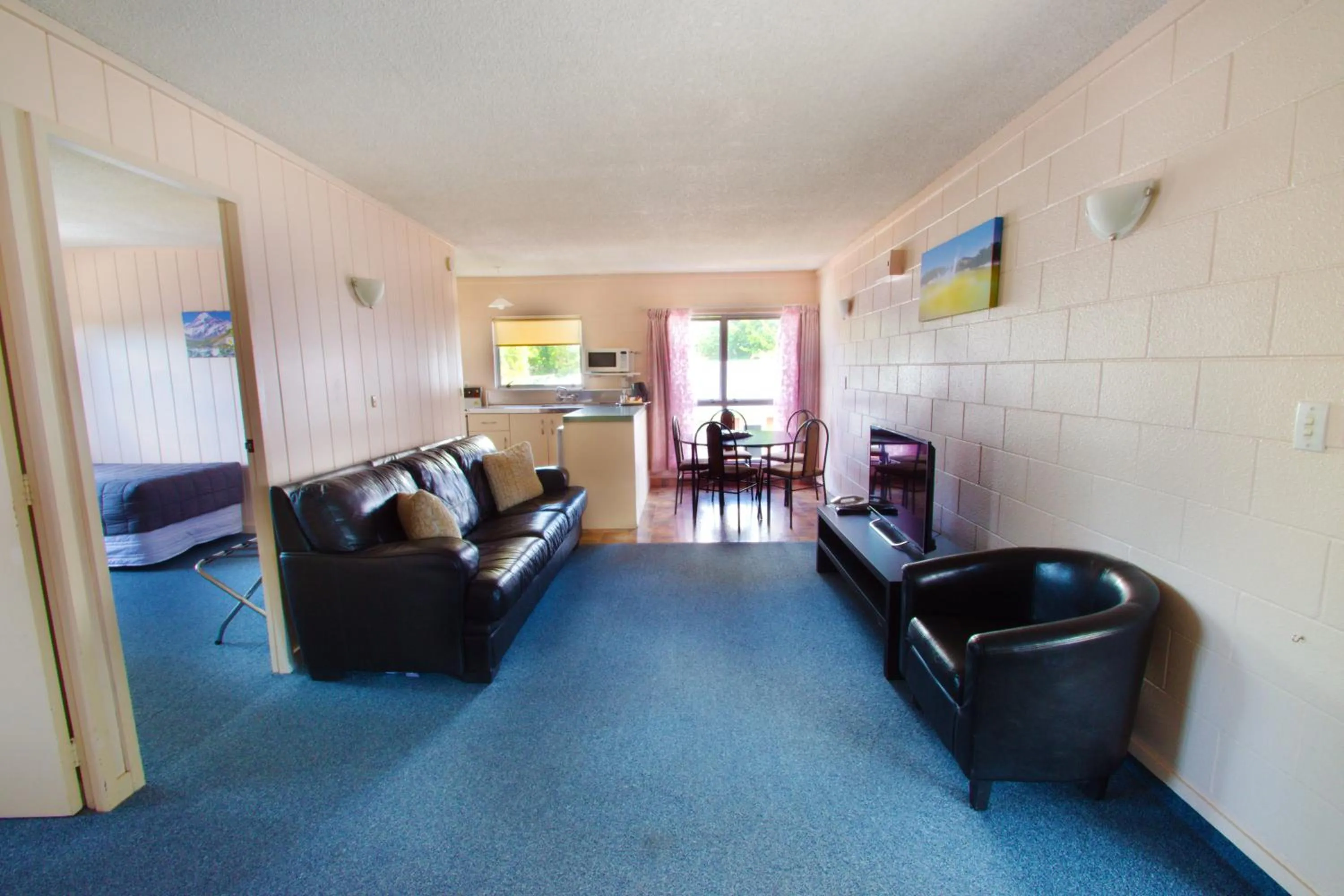 Photo of the whole room in Union Victoria Motel