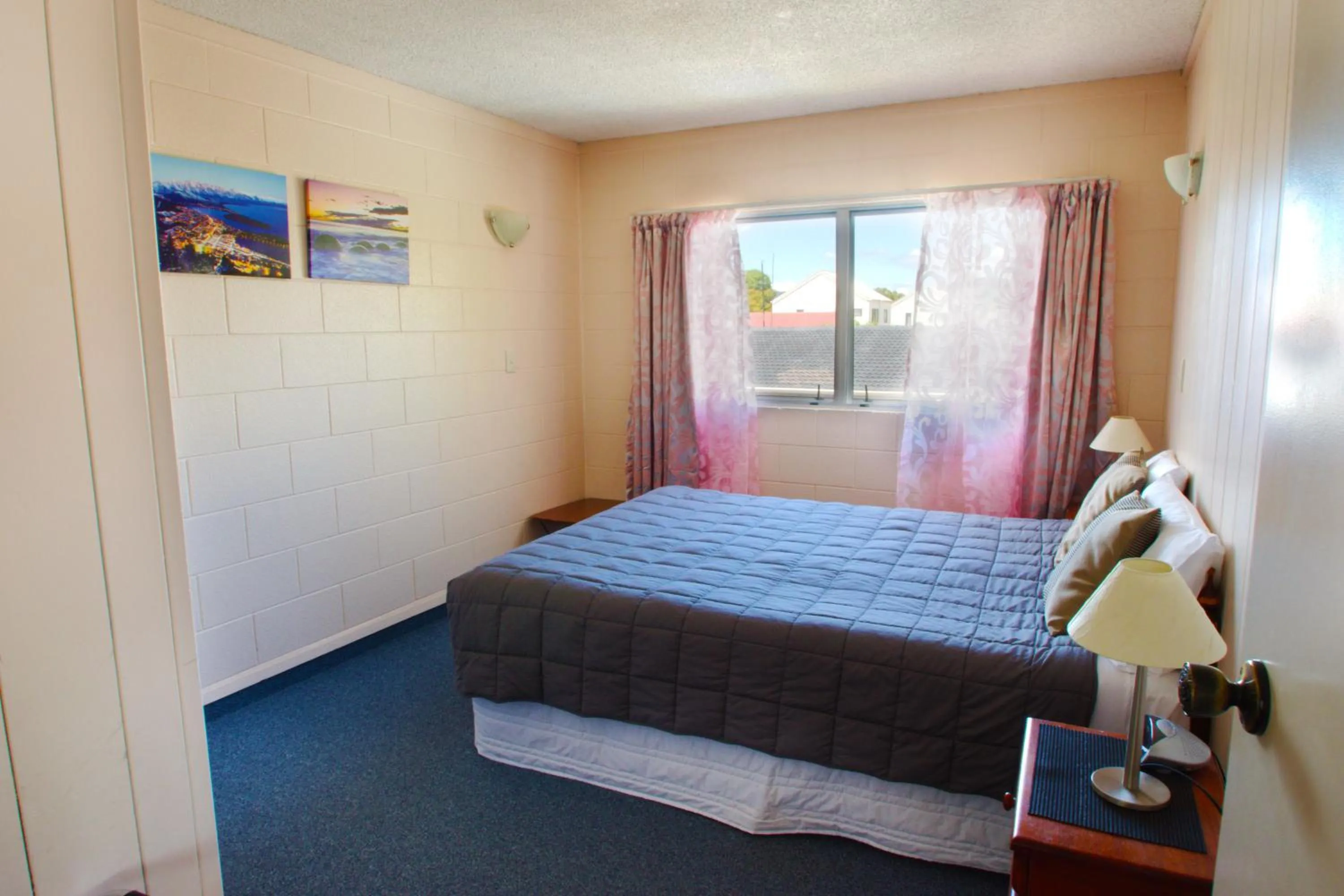 Bed in Union Victoria Motel