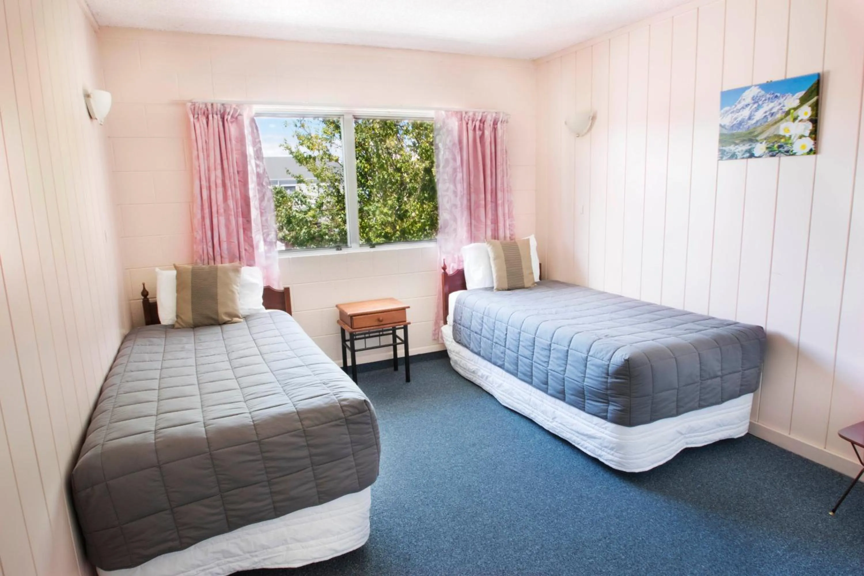 Bedroom, Bed in Union Victoria Motel
