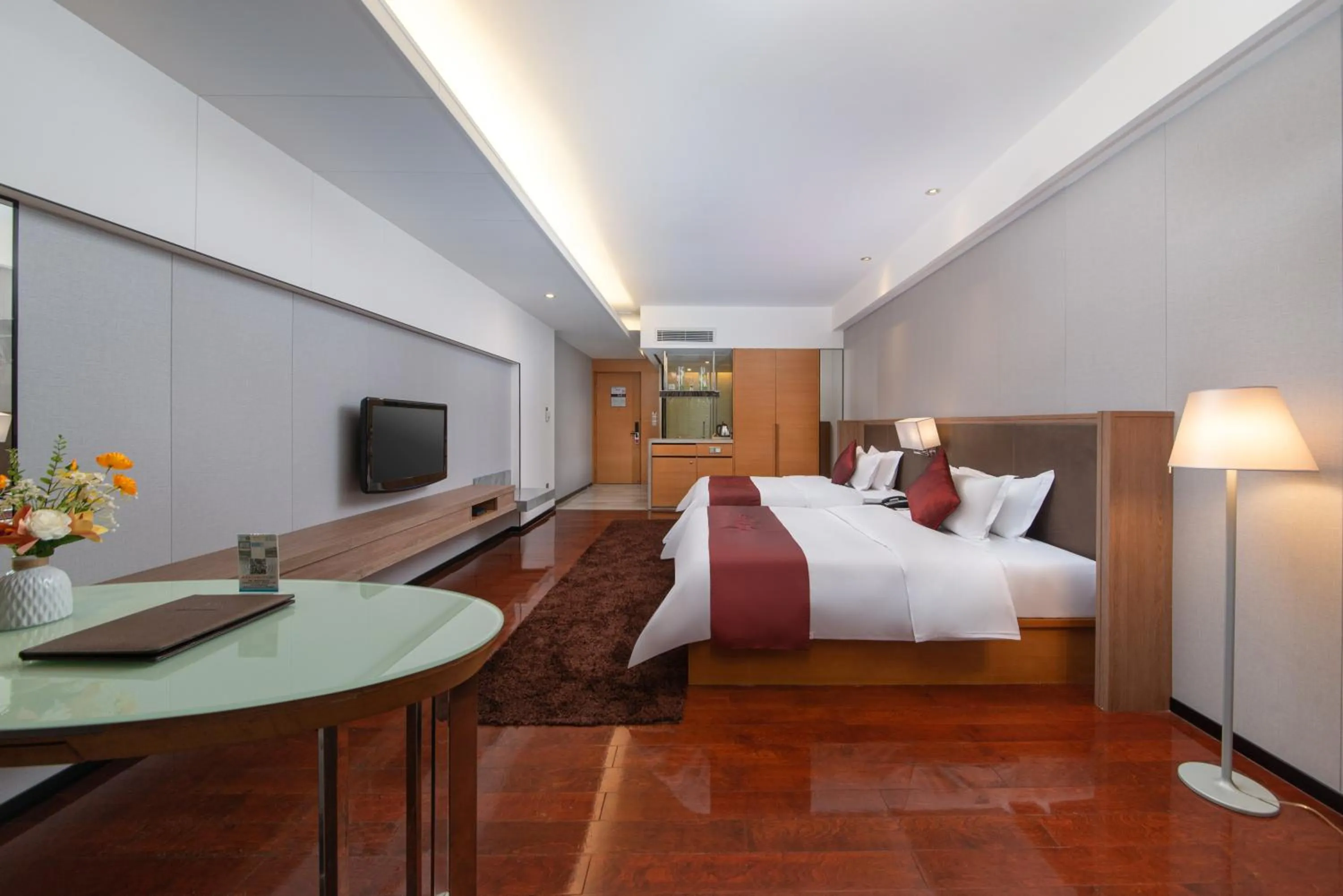 Bed in Shenzhen Ramada Plaza, North Railway Station