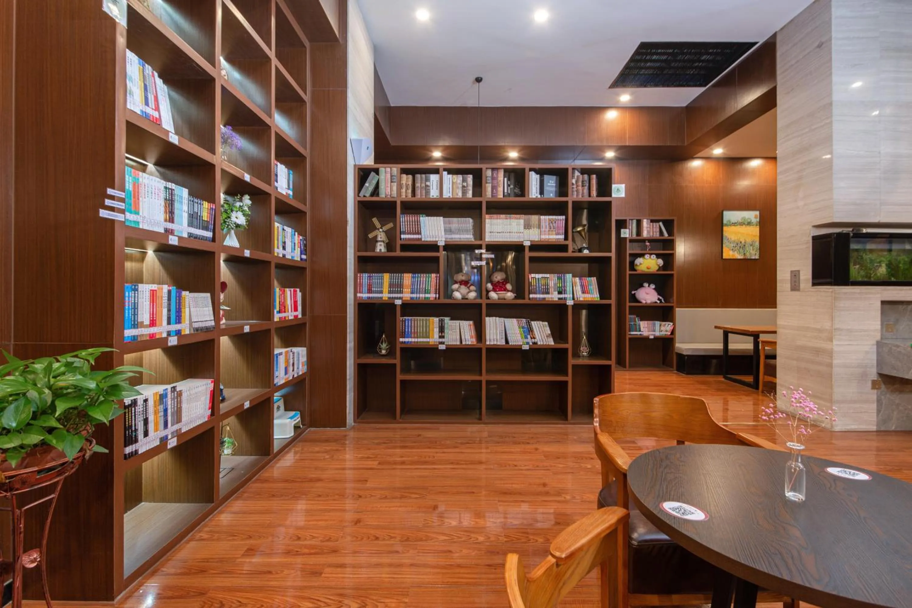 Lobby or reception in Shenzhen Ramada Plaza, North Railway Station