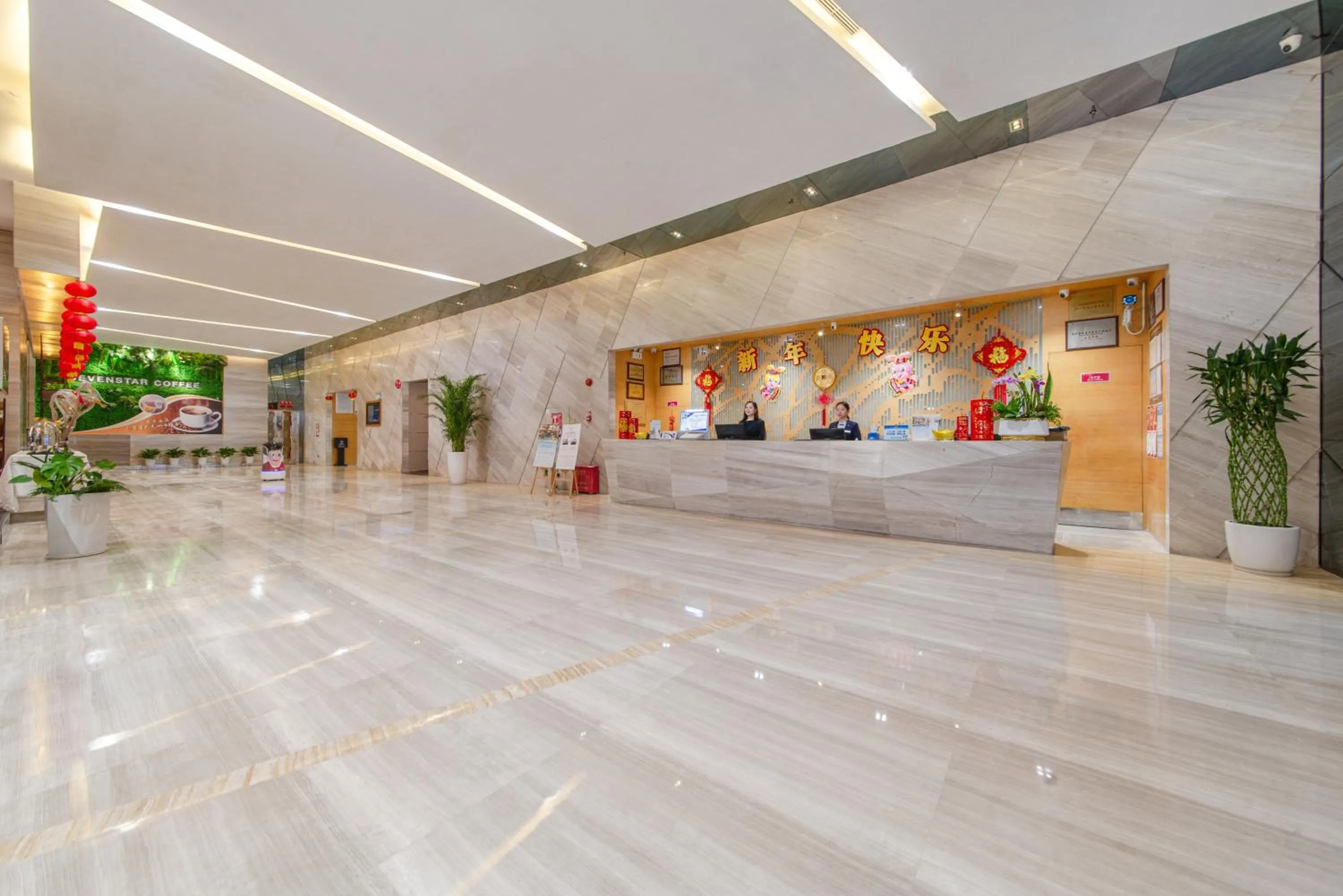 Lobby or reception in Shenzhen Ramada Plaza, North Railway Station
