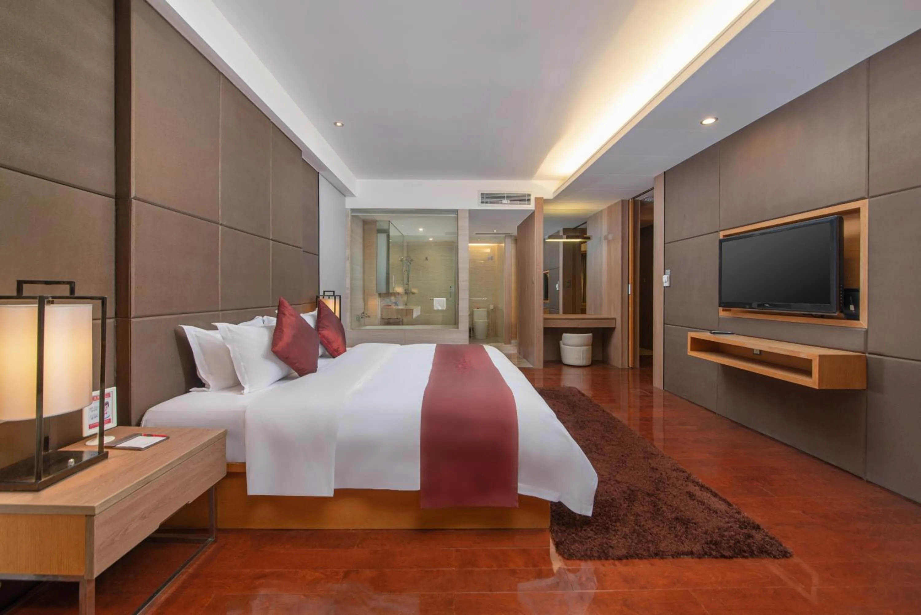 Bed in Shenzhen Ramada Plaza, North Railway Station