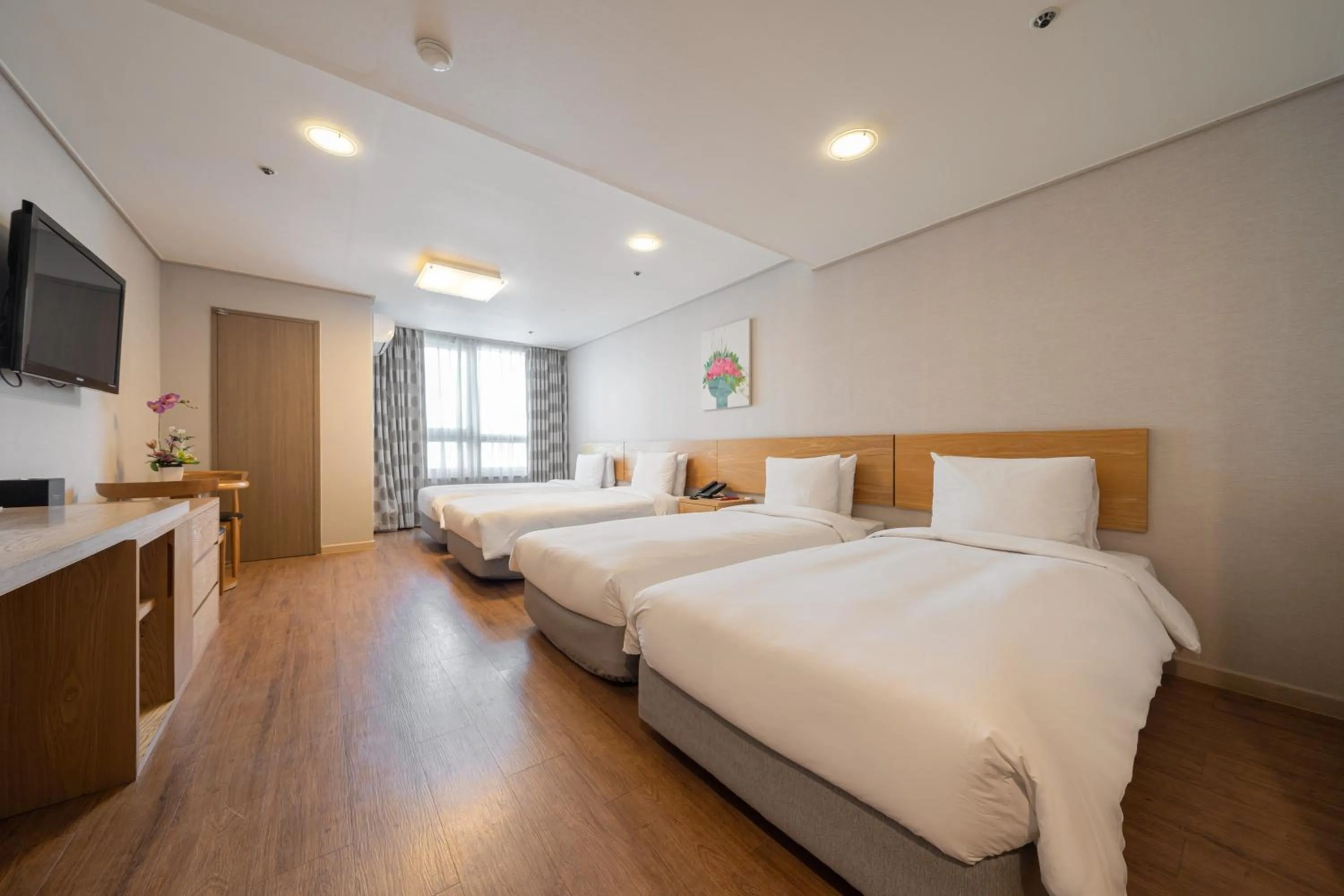 Bed in Ramada by Wyndham Seoul Dongdaemun