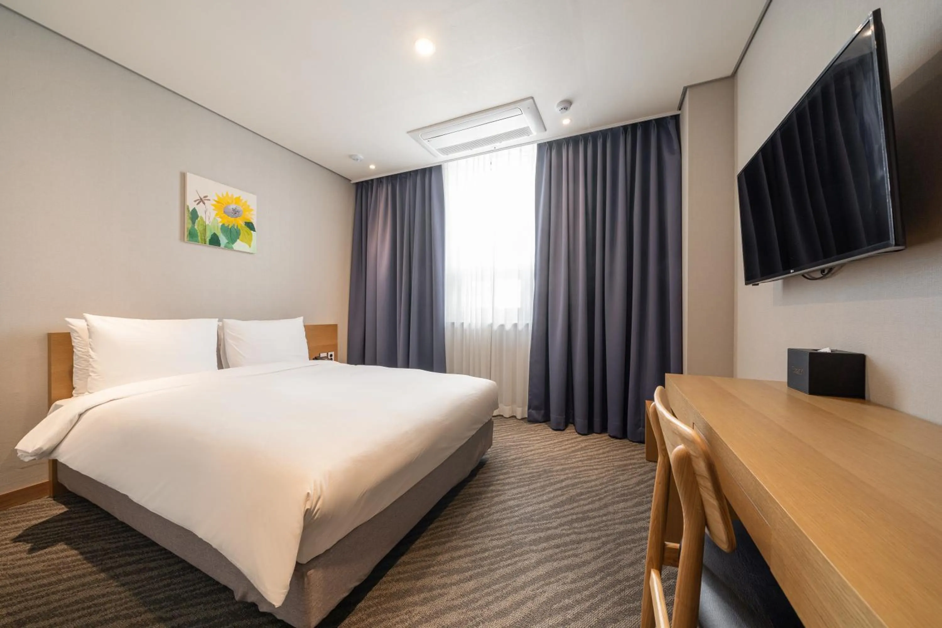 Bed in Ramada by Wyndham Seoul Dongdaemun