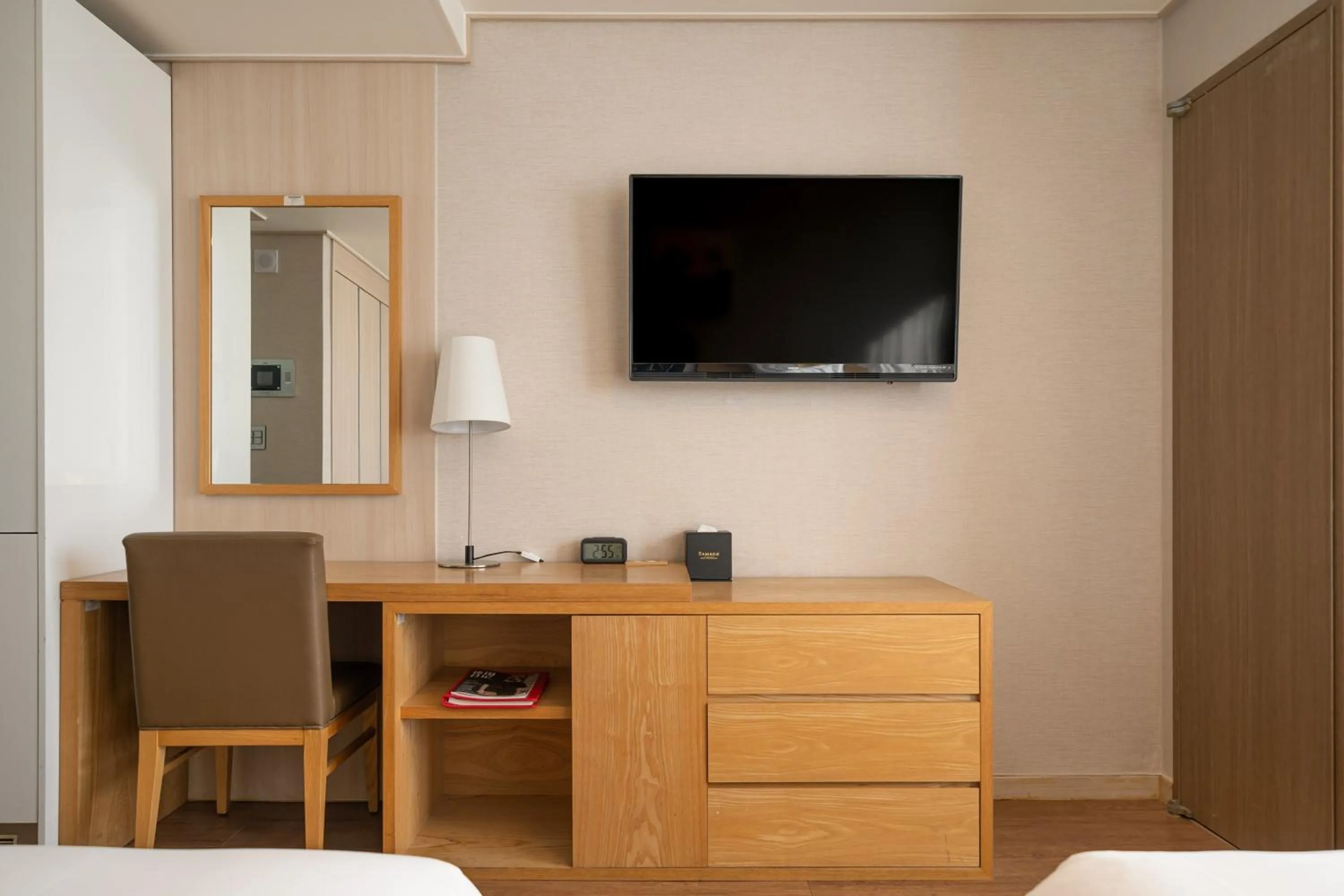 TV and multimedia, Bed in Ramada by Wyndham Seoul Dongdaemun