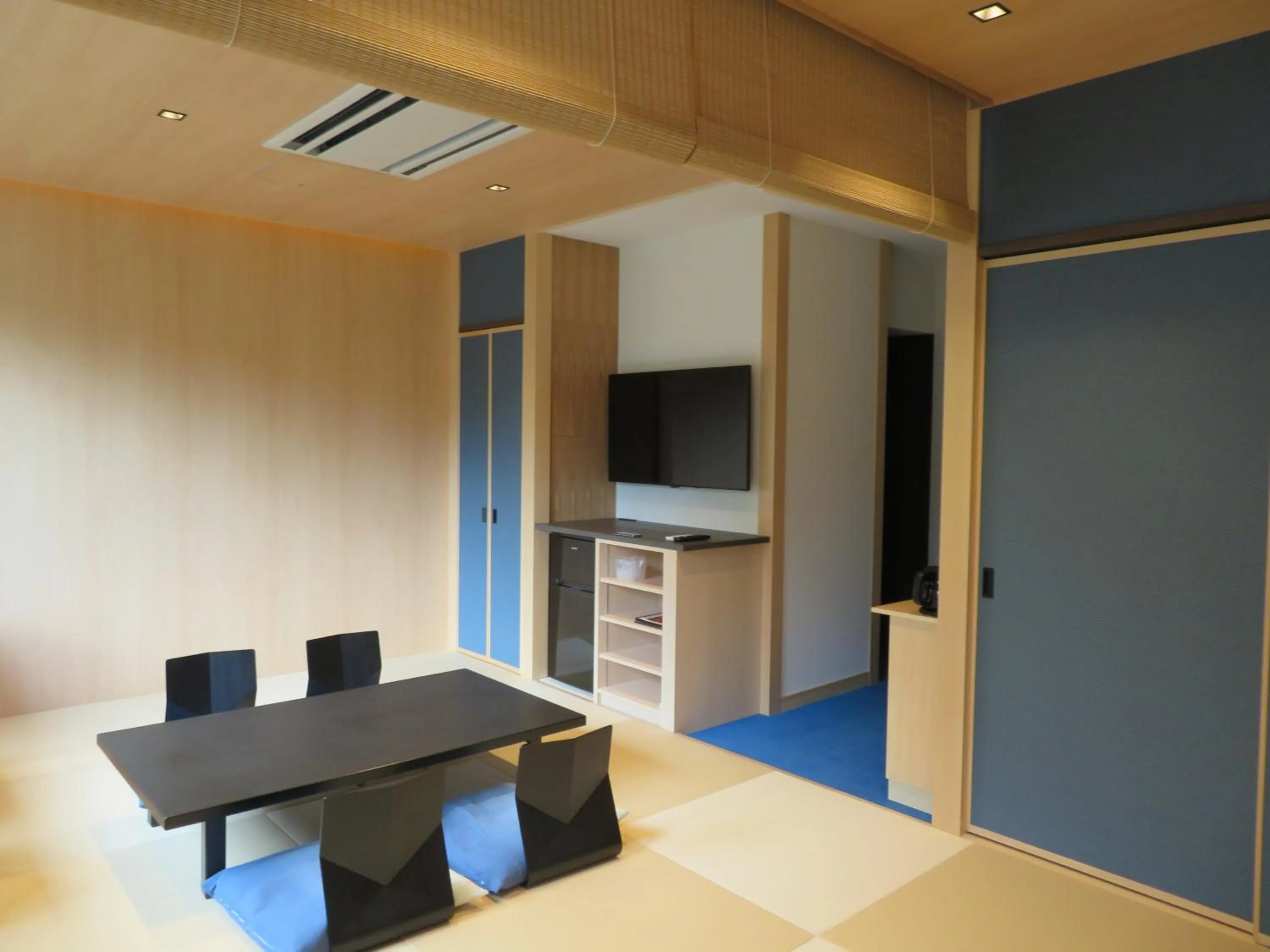 TV and multimedia in Kashoutei Hanaya