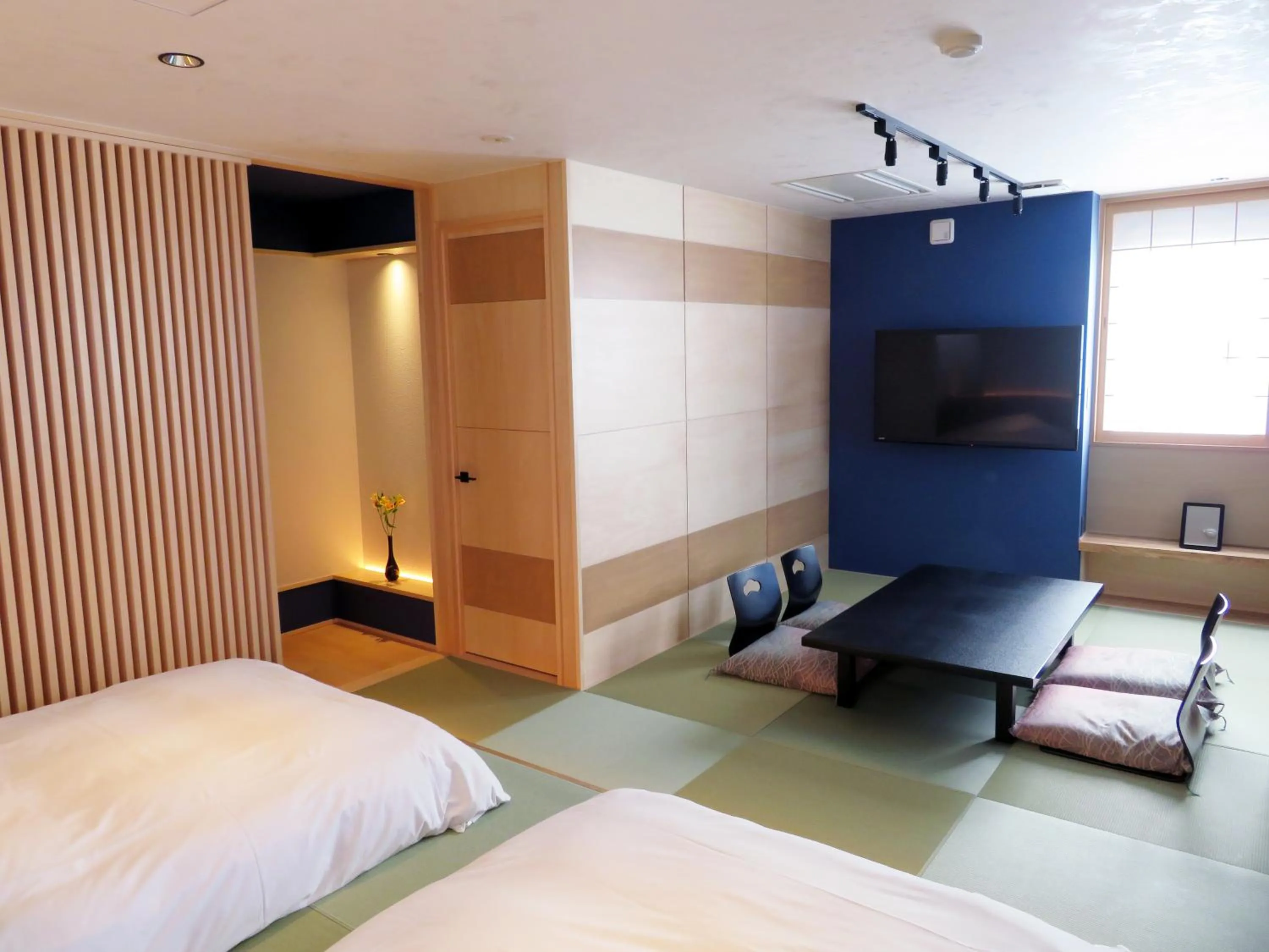 Photo of the whole room, Bed in Kashoutei Hanaya