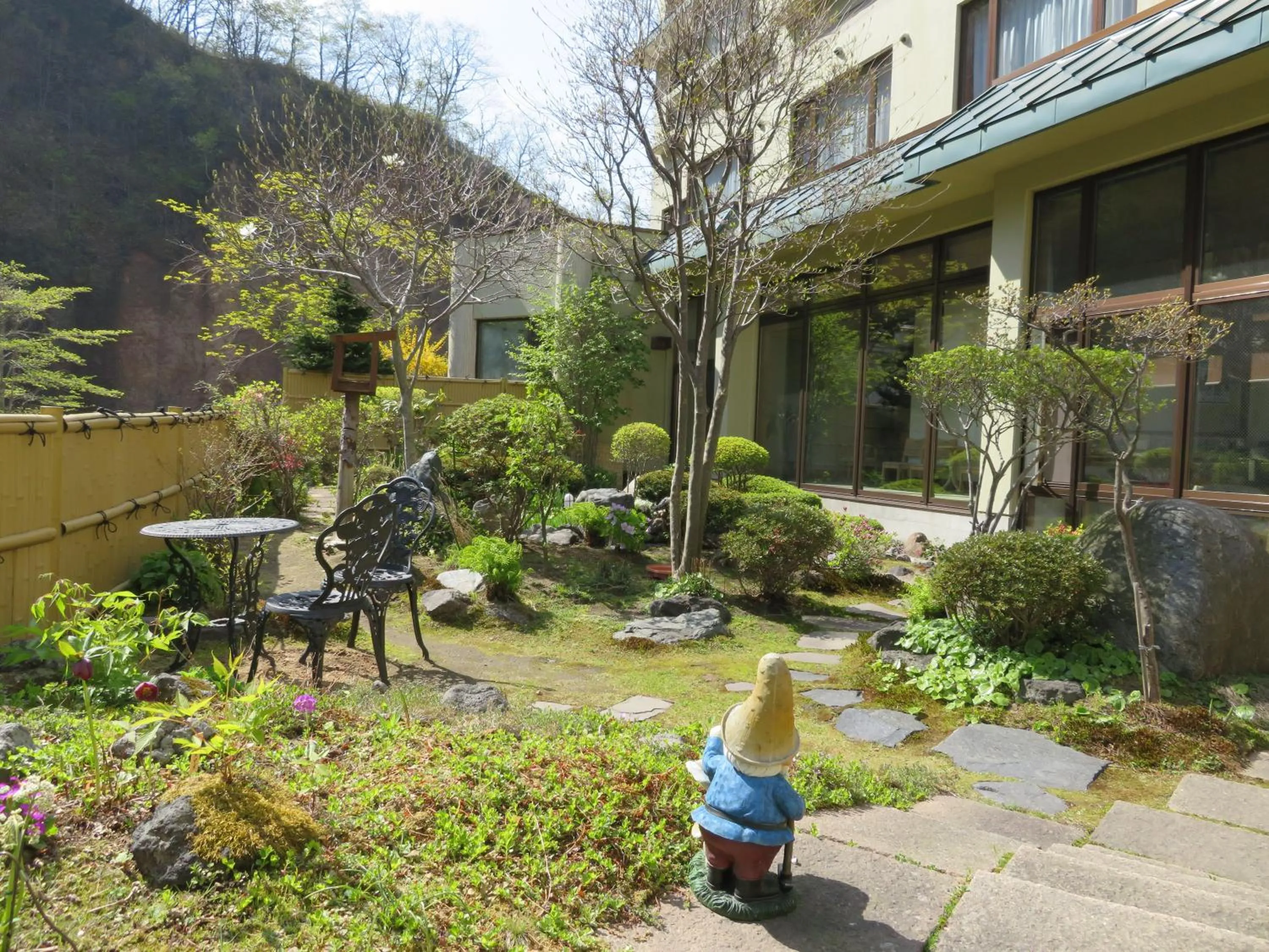 Property building in Kashoutei Hanaya