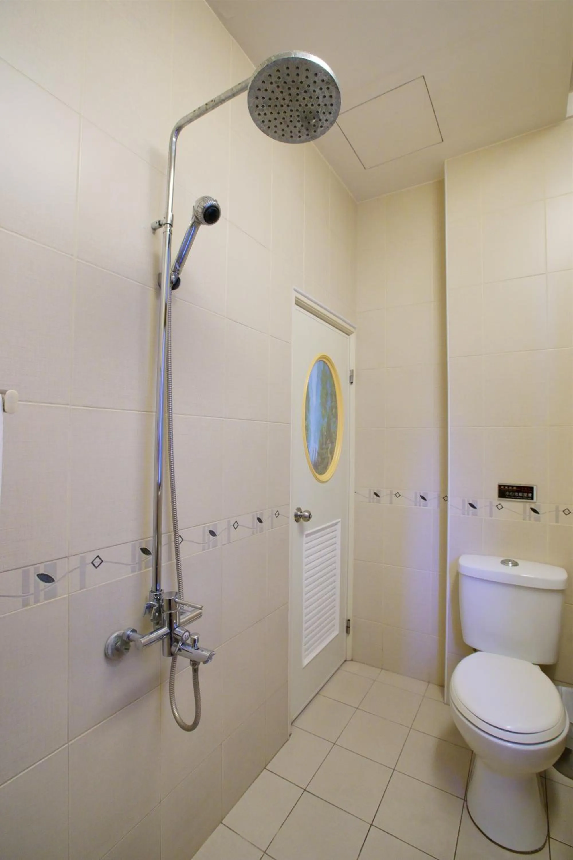 Bathroom in Happy Hotel