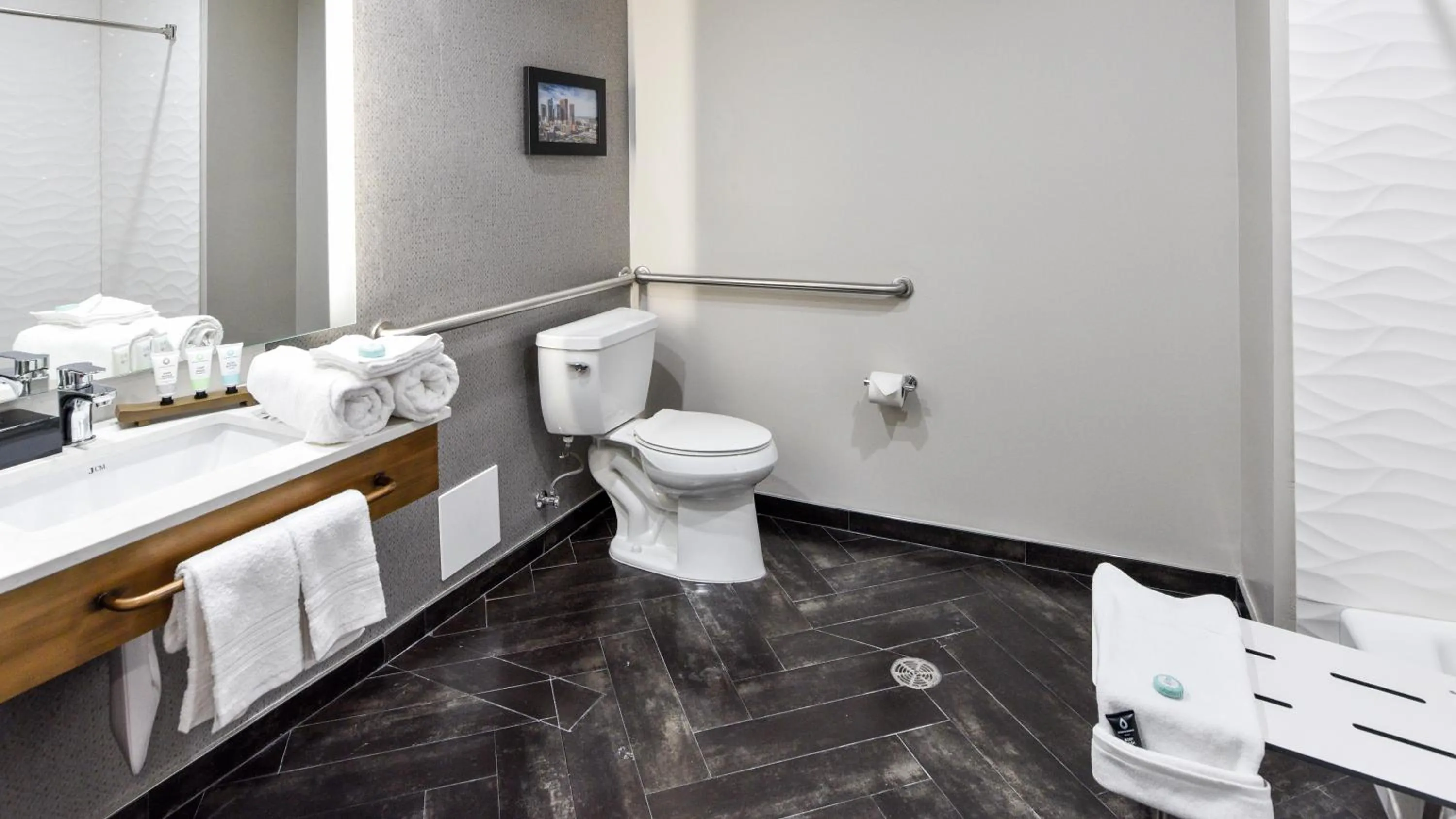 Bathroom in Hollywood Inn Suites Hotel