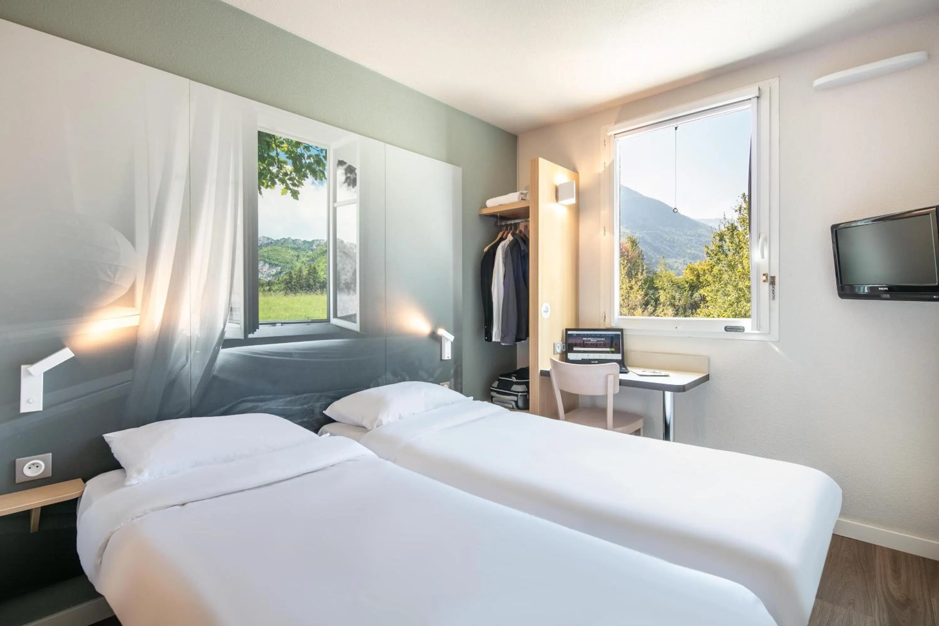 Photo of the whole room, Bed in B&B HOTEL Saint Jean De Maurienne