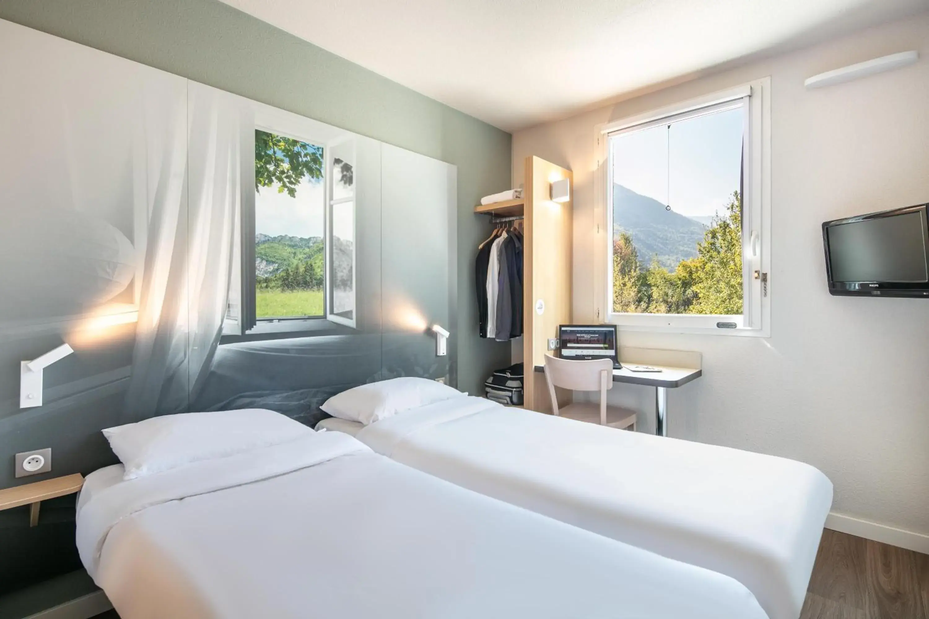 Twin Room with Mountain View in B&B HOTEL Saint Jean De Maurienne Twin Room with Mountain View in B&B HOTEL Saint Jean De Maurienne