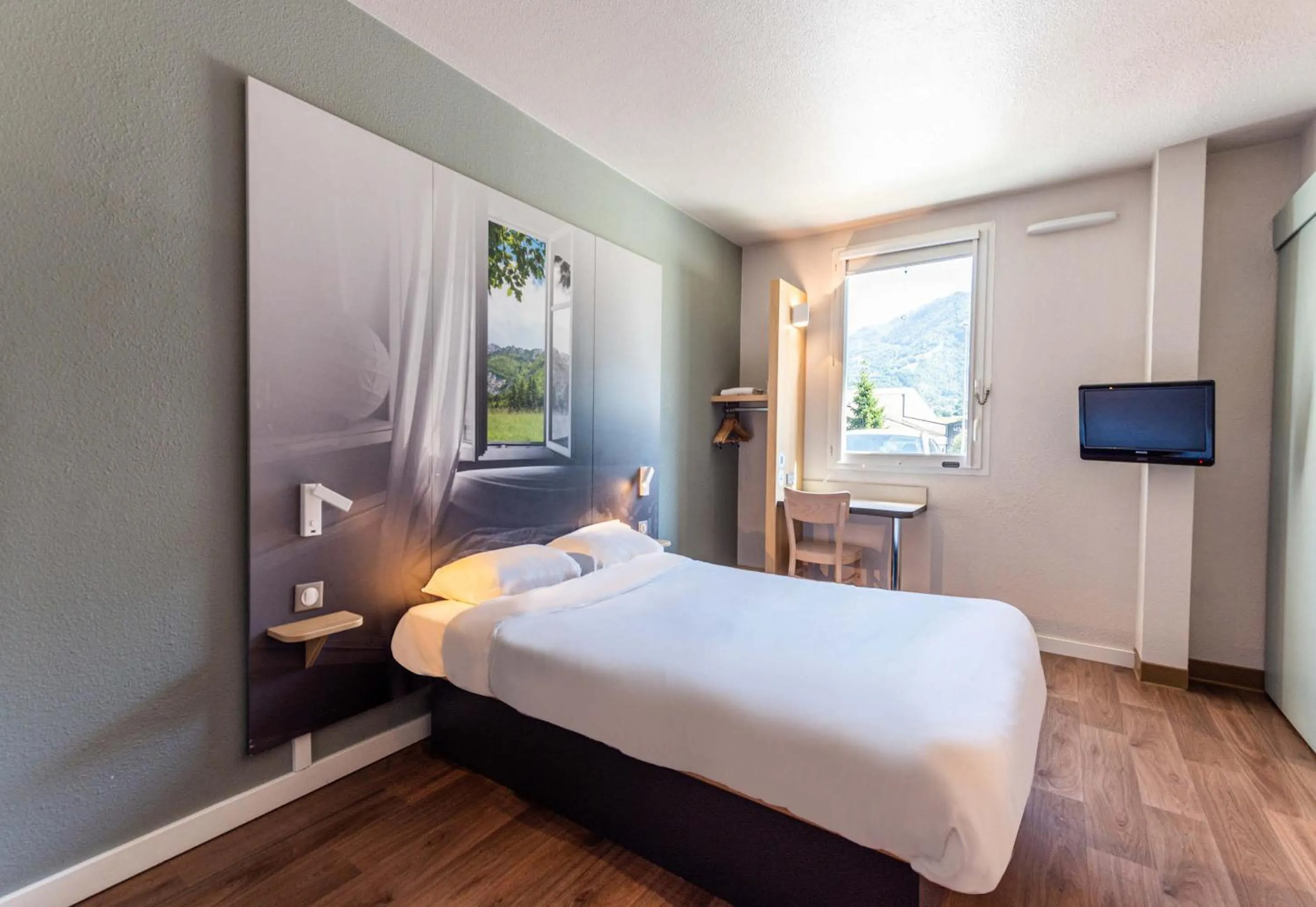 Bedroom, Bed in B&B HOTEL Saint Jean De Maurienne