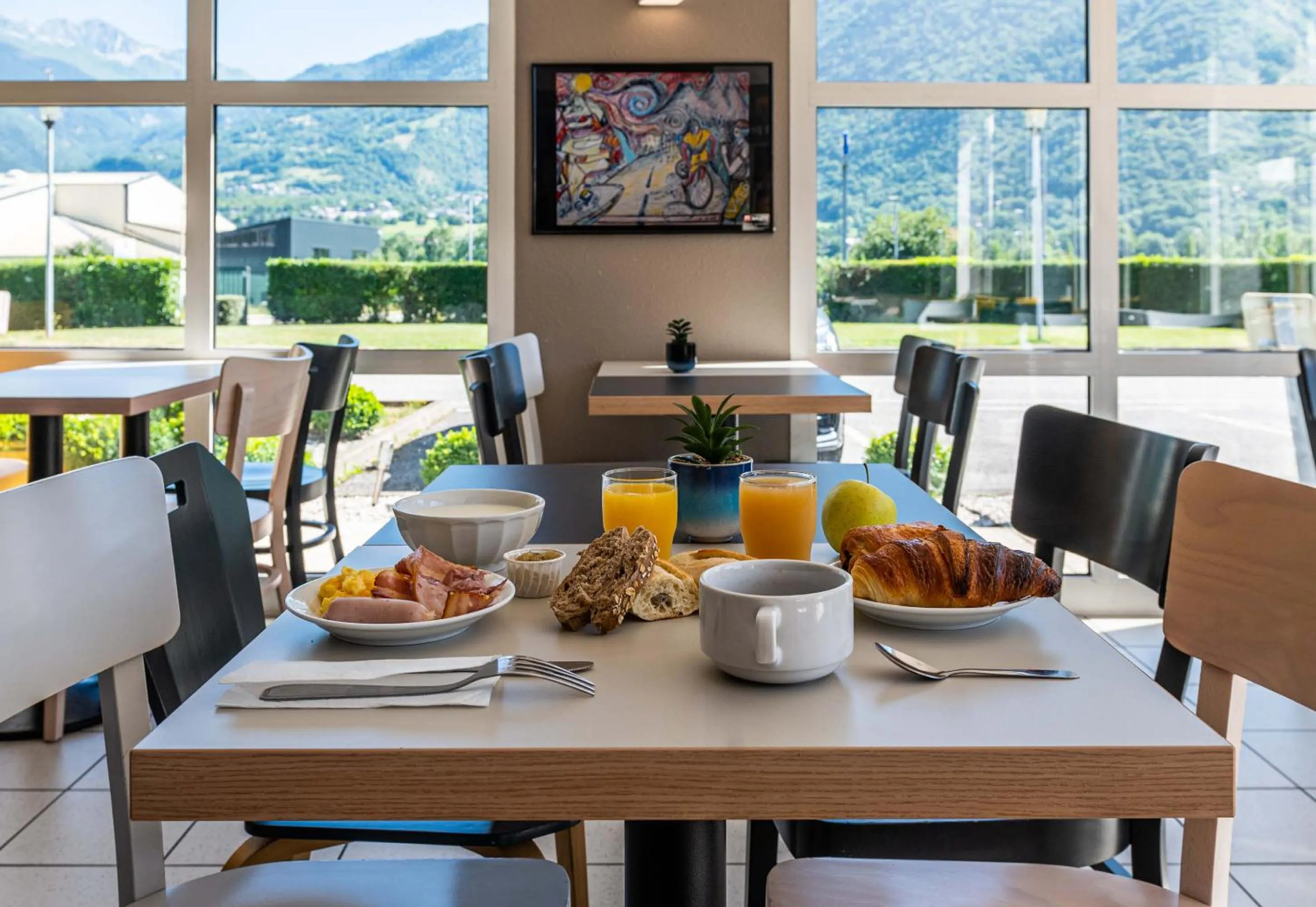 Buffet breakfast in B&B HOTEL Saint Jean De Maurienne