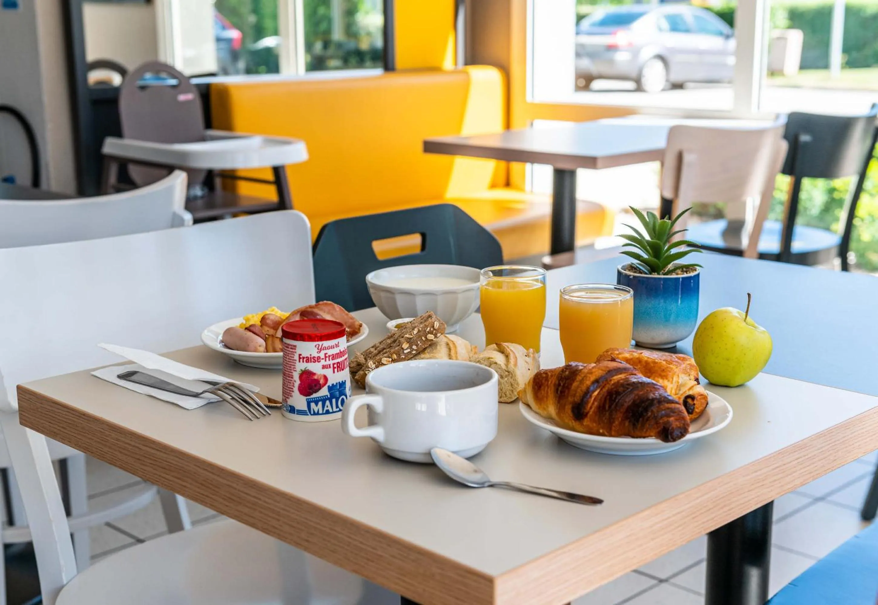 Buffet breakfast in B&B HOTEL Saint Jean De Maurienne