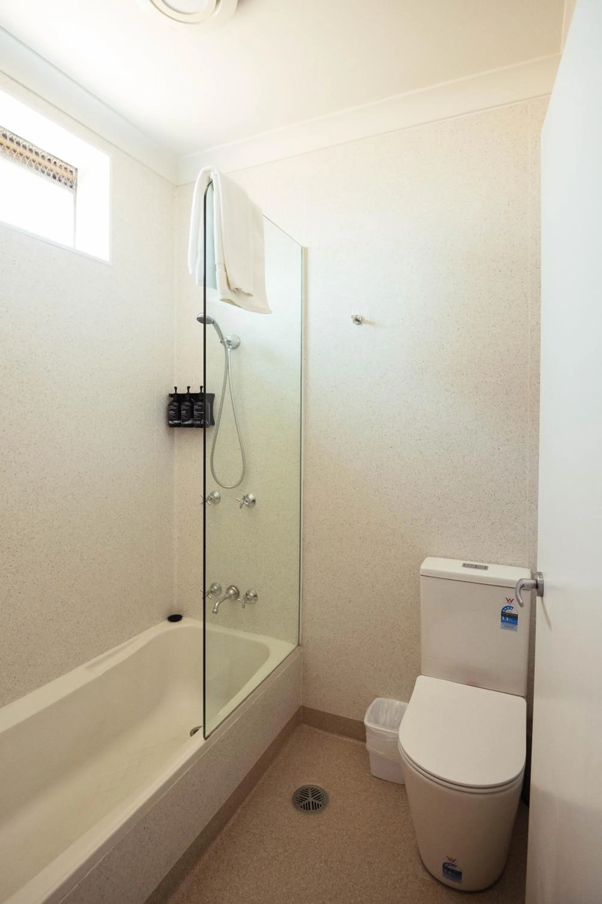 Bathroom in Burke & Wills Mt Isa