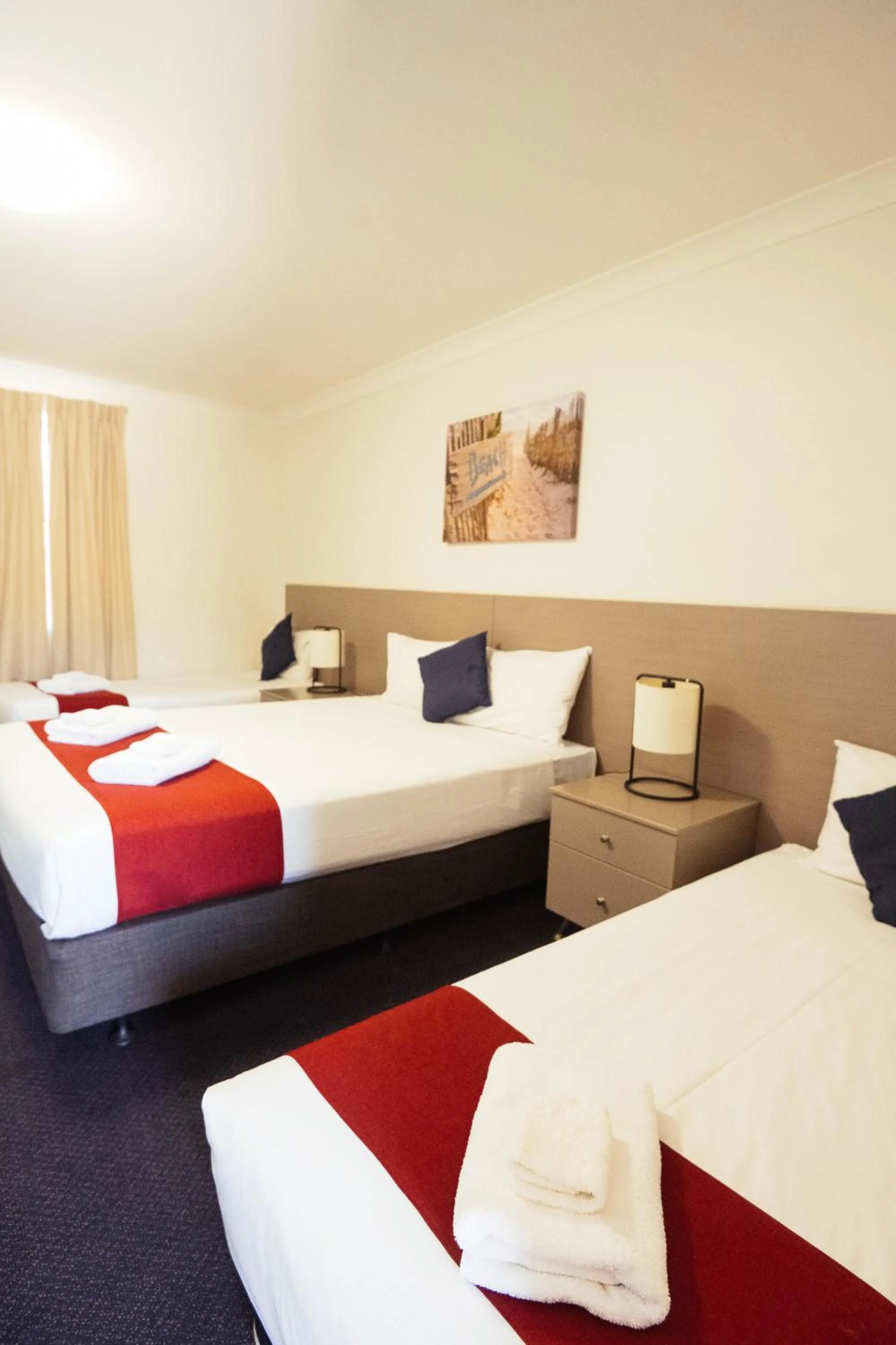 Bedroom, Bed in Burke & Wills Mt Isa
