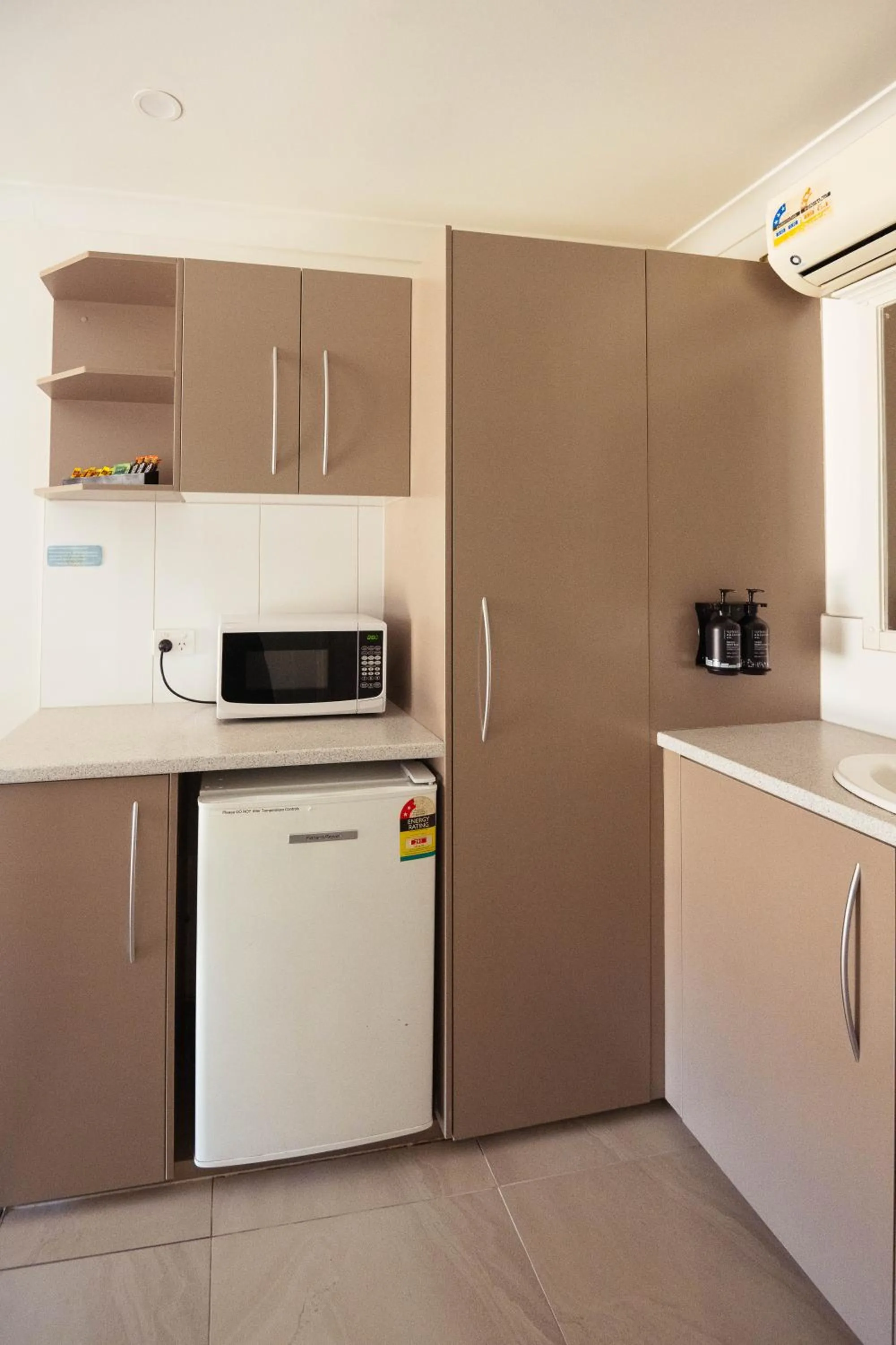 Kitchen or kitchenette in Burke & Wills Mt Isa