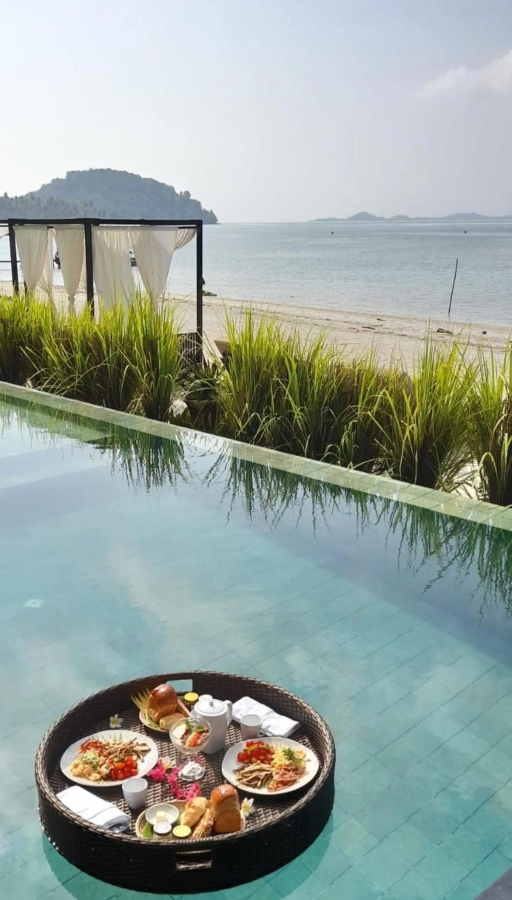 Swimming pool in The Beach Samui